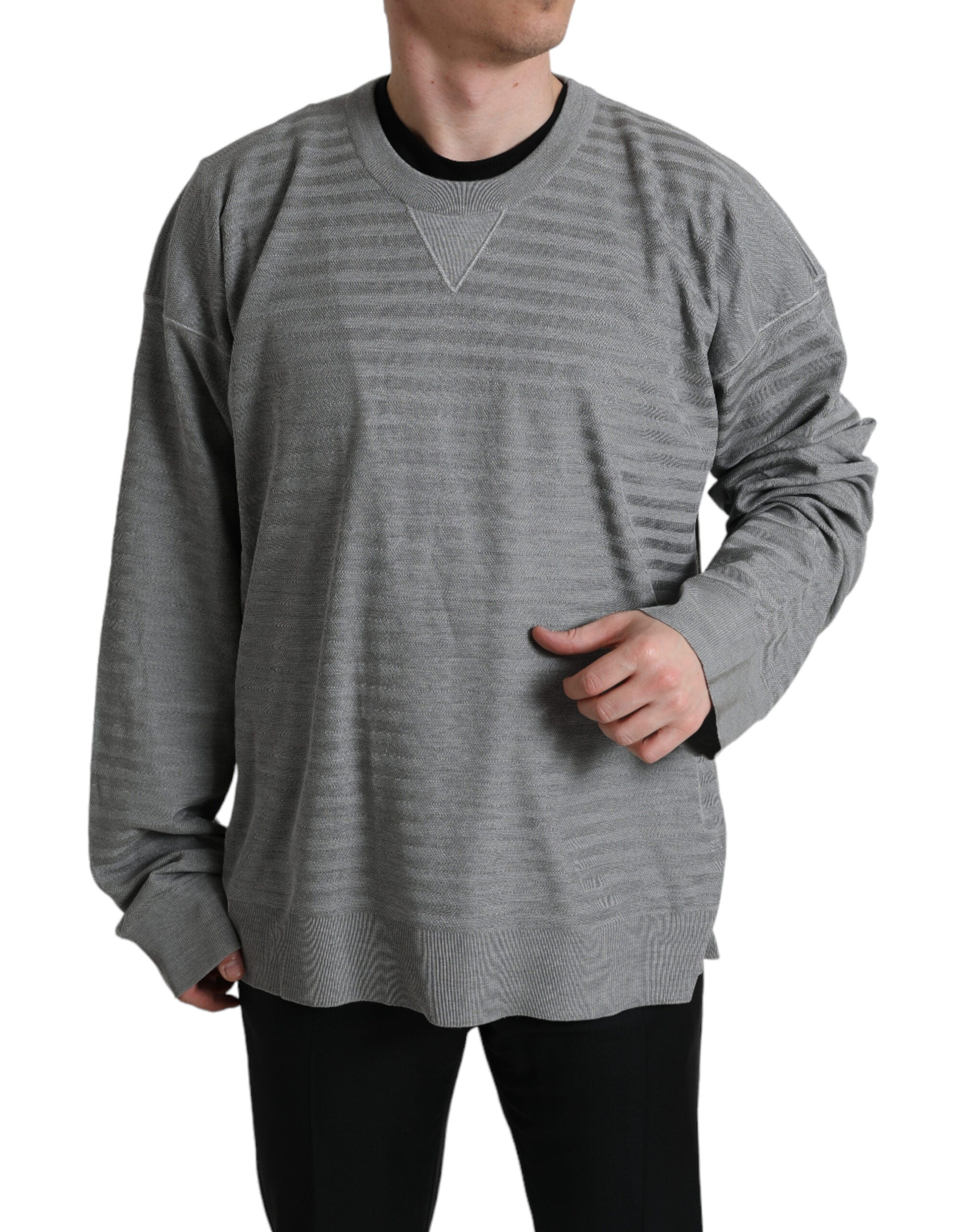 Dolce & Gabbana Eleganter grau gestreifter Seidenpullover mit Rundhalsausschnitt
