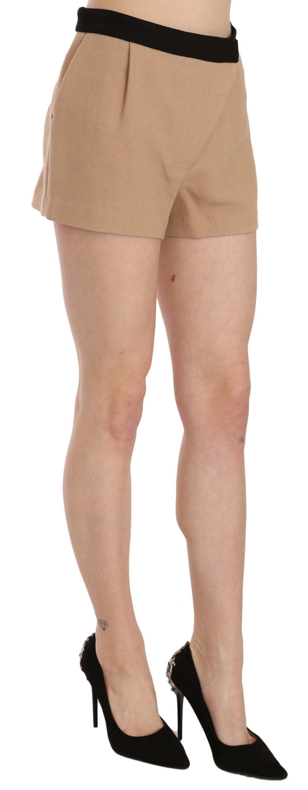 Costume National Chic Beige Mini-Shorts mit mittlerer Taille