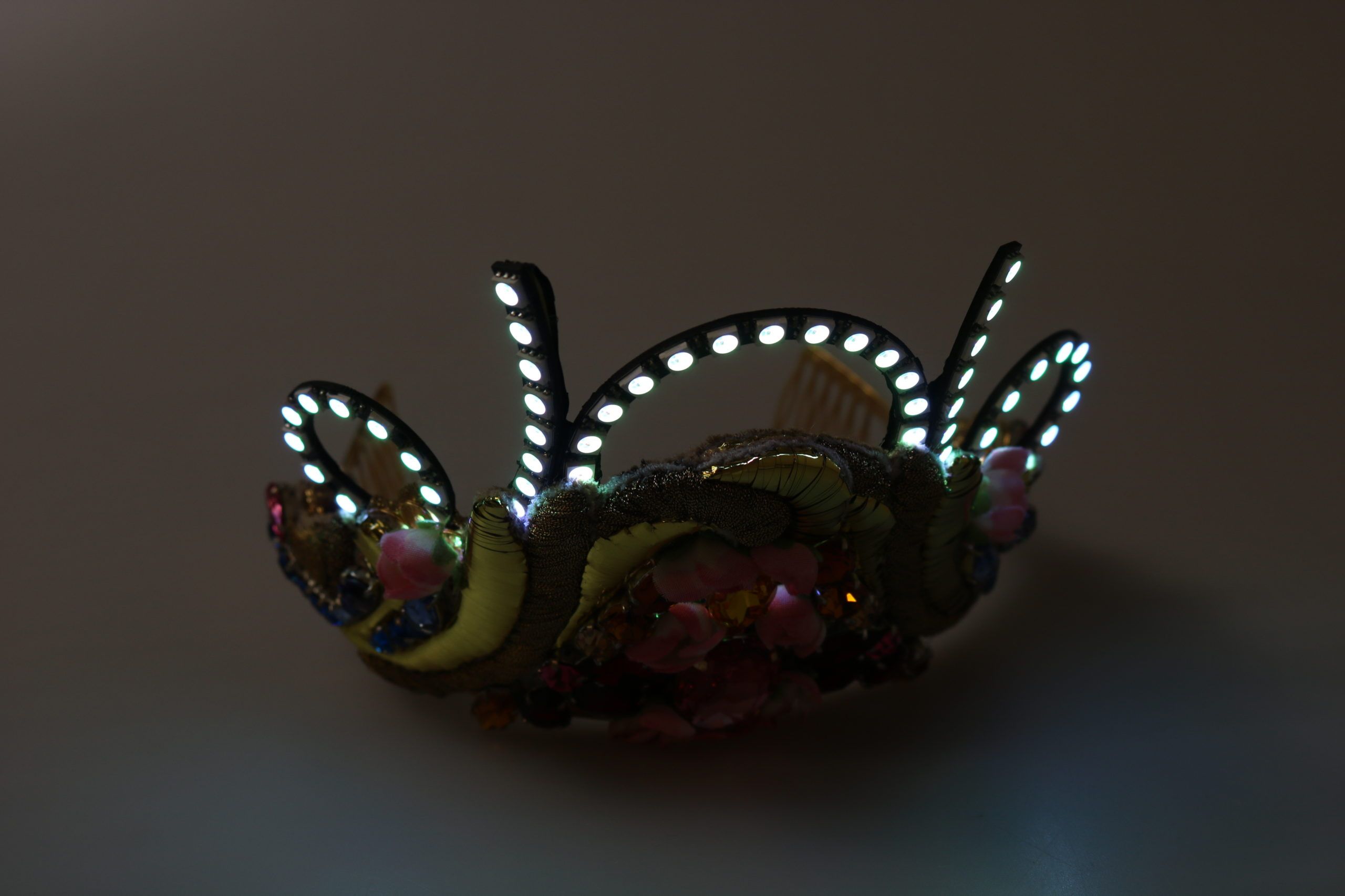 Dolce &amp; Gabbana – Atemberaubendes Diadem-Tiara mit Kristallen – Goldfarben