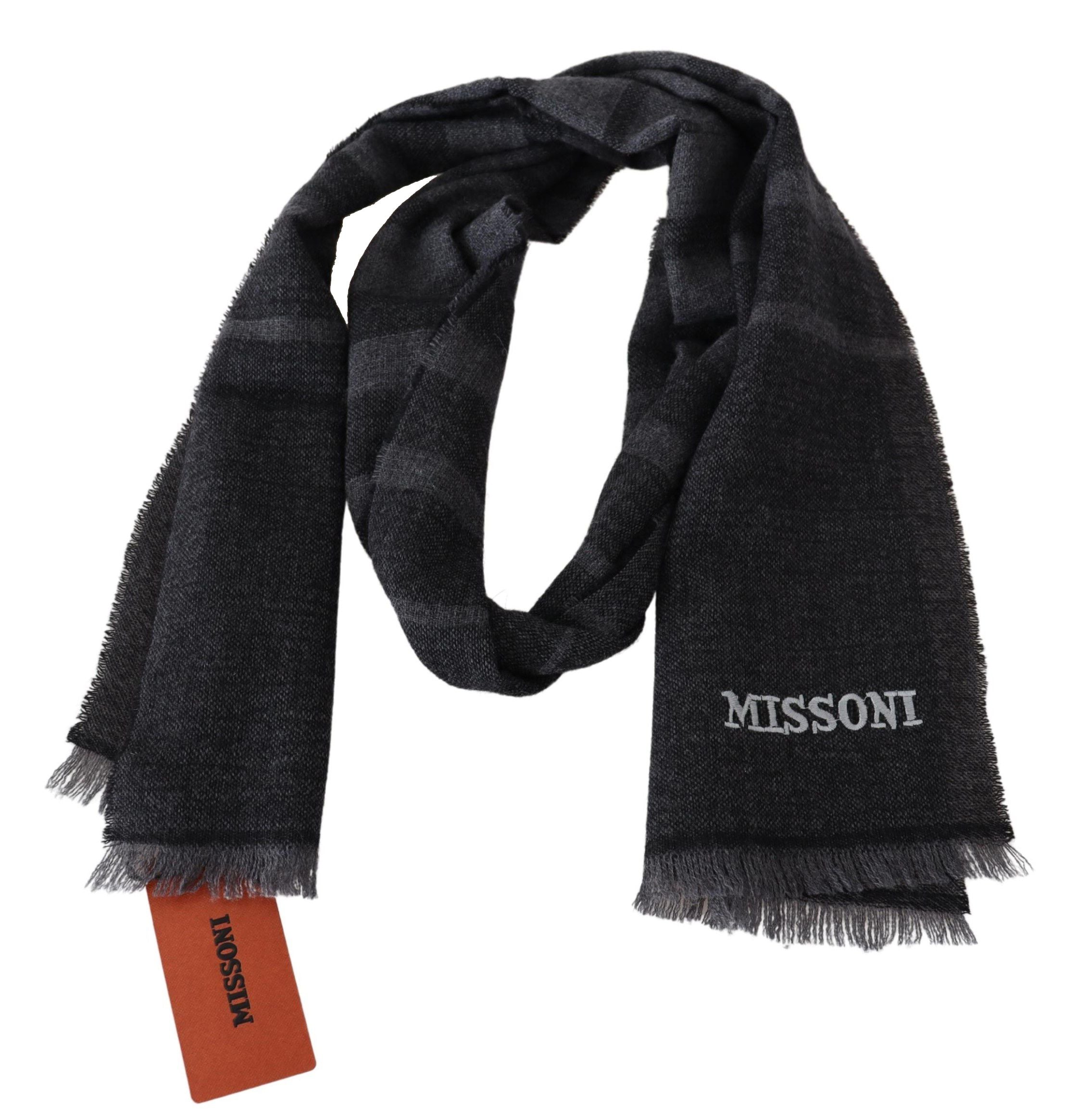 Eleganter Wollschal von Missoni mit charakteristischen Streifen
