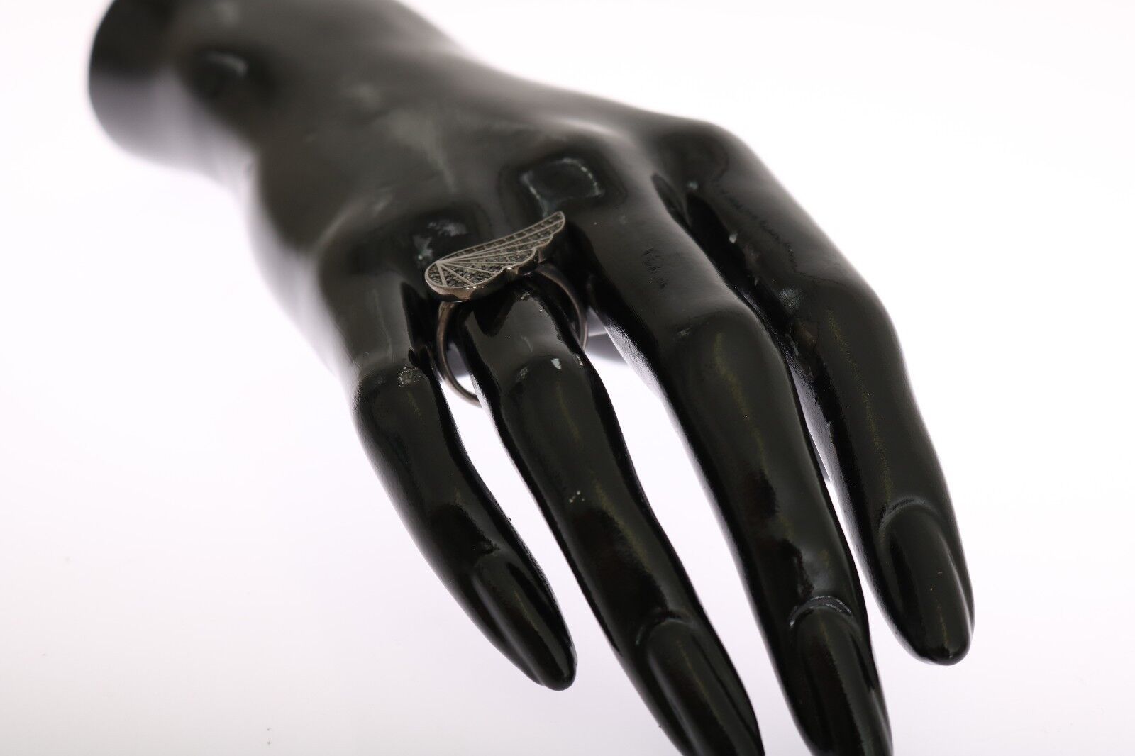 Nialaya Ring mit schwarzem Rhodium-Silber und Kristallen
