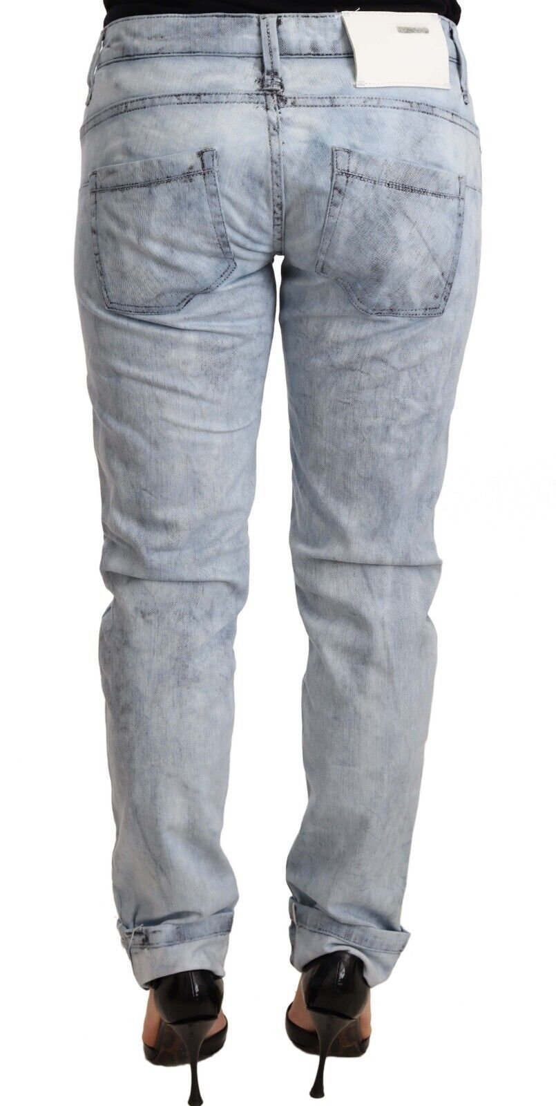 Acht Chic Hellblaue Push-Up-Jeans