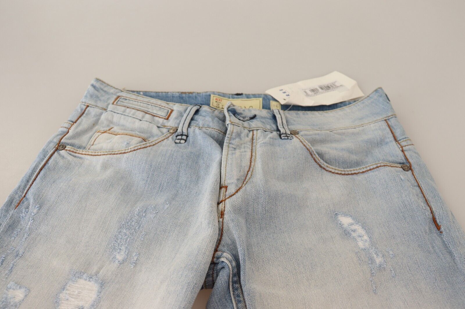 Acht Chic – Hellblaue Jeans mit umgeschlagenem Saum