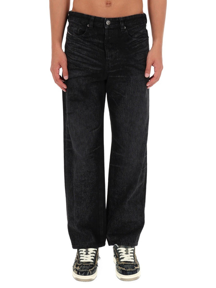 Diesel "2001 D-MACRO-FSH" JEANS