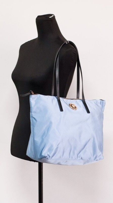 Versace Portuna Medusa, mittelgroße Tragetasche aus Nylon und Leder in Kornblumenblau