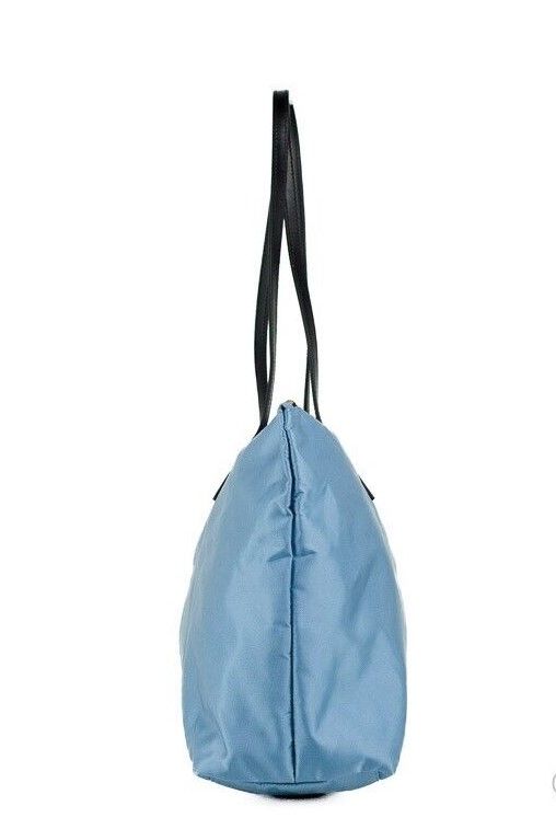 Versace Portuna Medusa, mittelgroße Tragetasche aus Nylon und Leder in Kornblumenblau