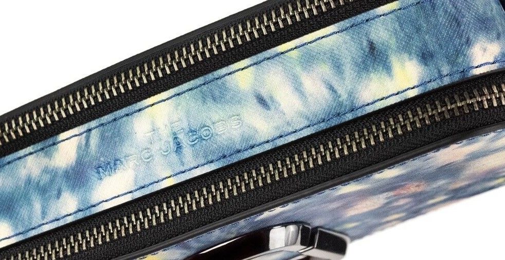 Marc Jacobs The Snapshot Tasche – Schultertasche aus bedrucktem Leder in Aquarellblau