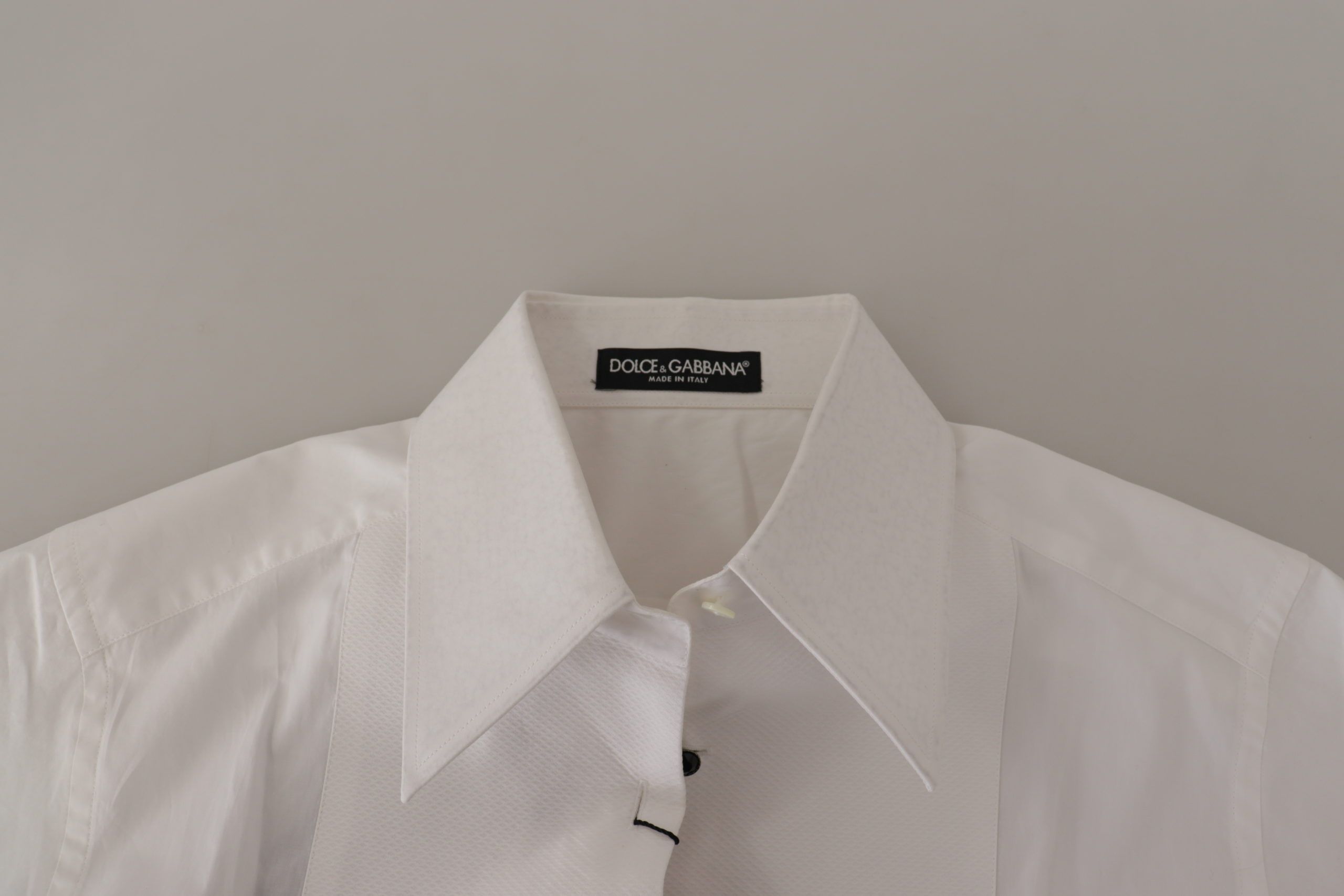 Dolce &amp; Gabbana Elegante ärmellose Smokingbluse mit Kristallknöpfen