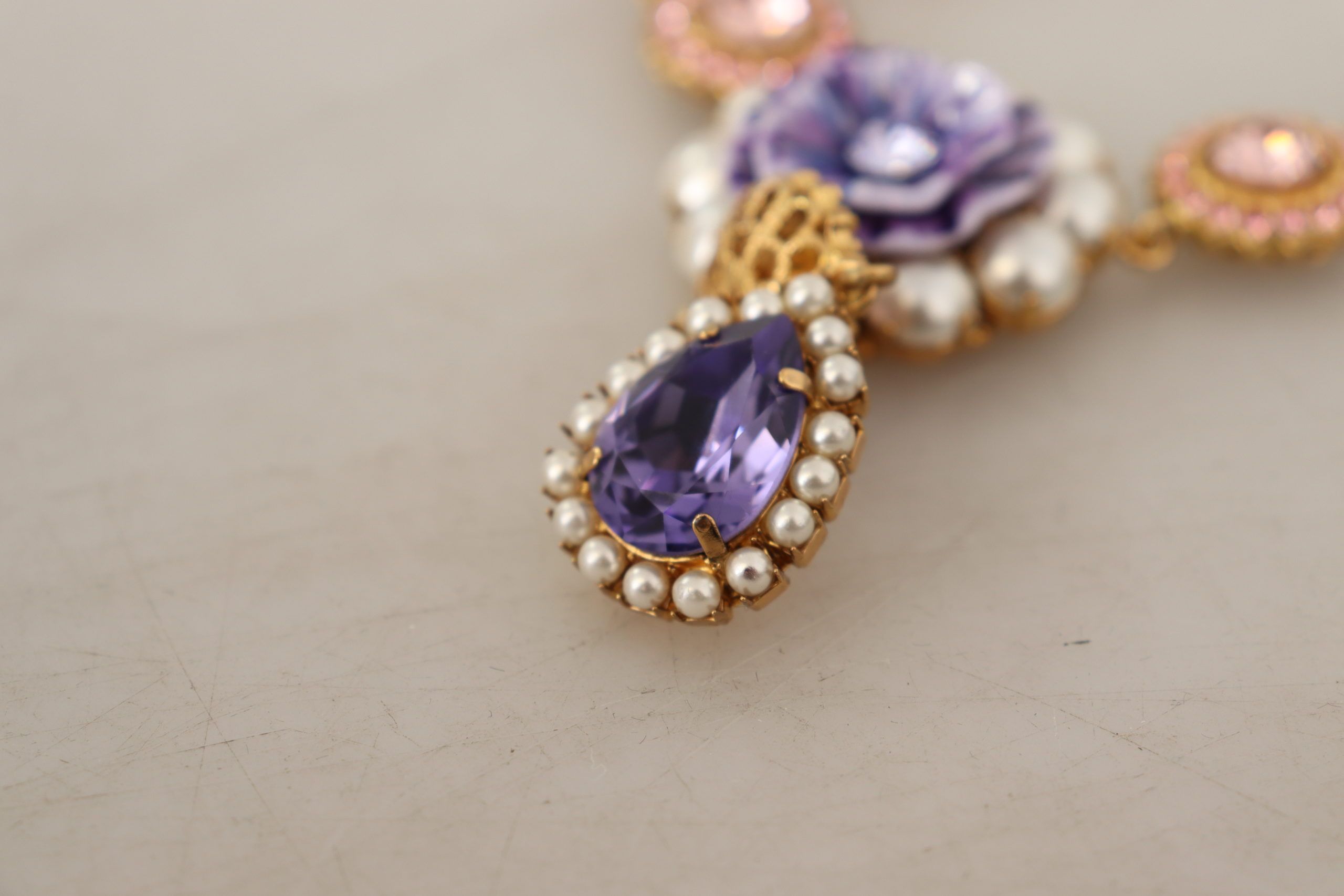 Dolce &amp; Gabbana Elegante Statement-Halskette mit floralem Kristall