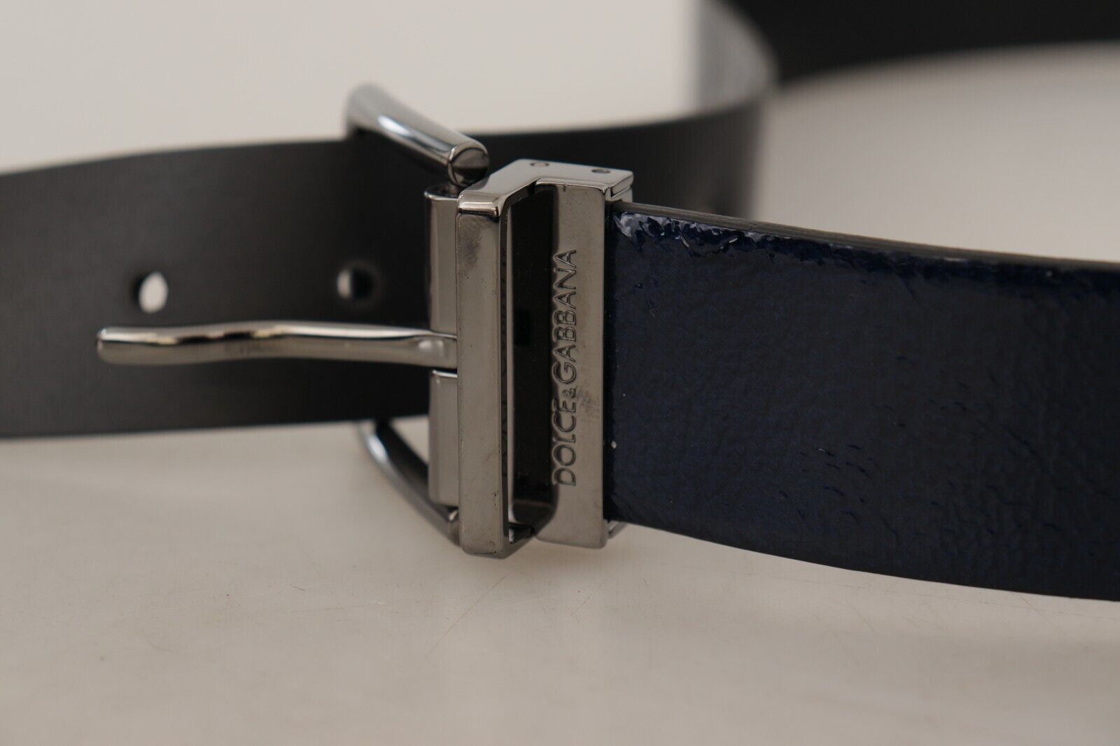 Dolce &amp; Gabbana Eleganter blauer Ledergürtel mit silberner Schnalle