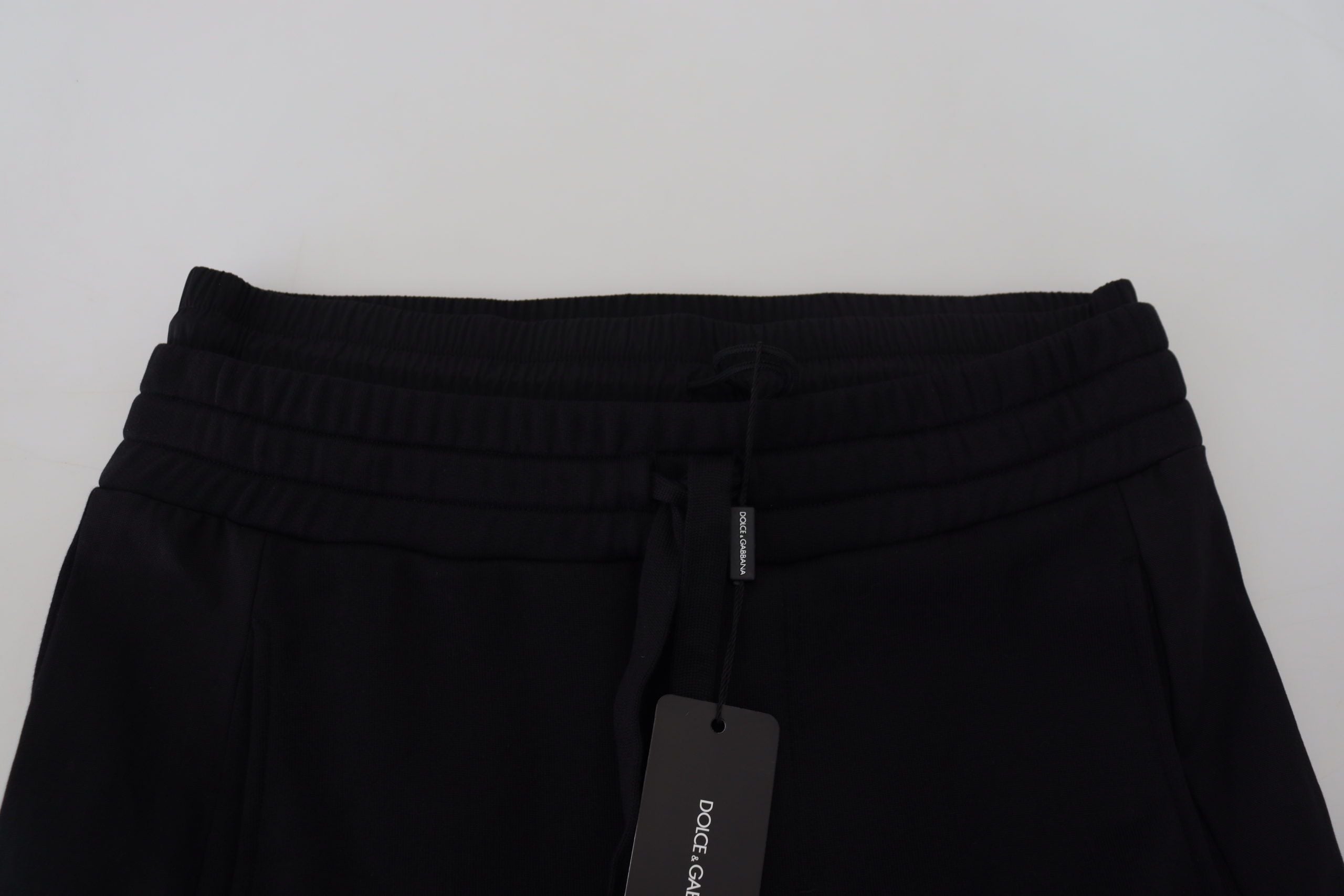 Dolce &amp; Gabbana: Veredeln Sie Ihren Sommer mit klassischen schwarzen Bermuda-Shorts