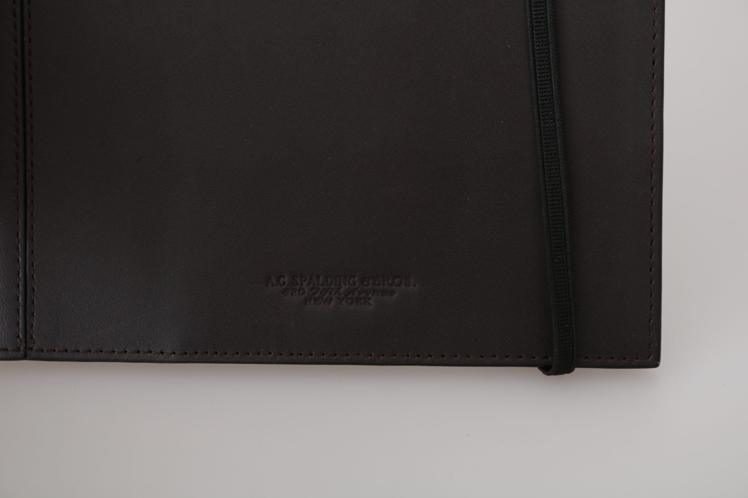 AG Spalding &amp; Bros Elegante Reisepasshülle aus Leder – Schlankes Reiseutensil
