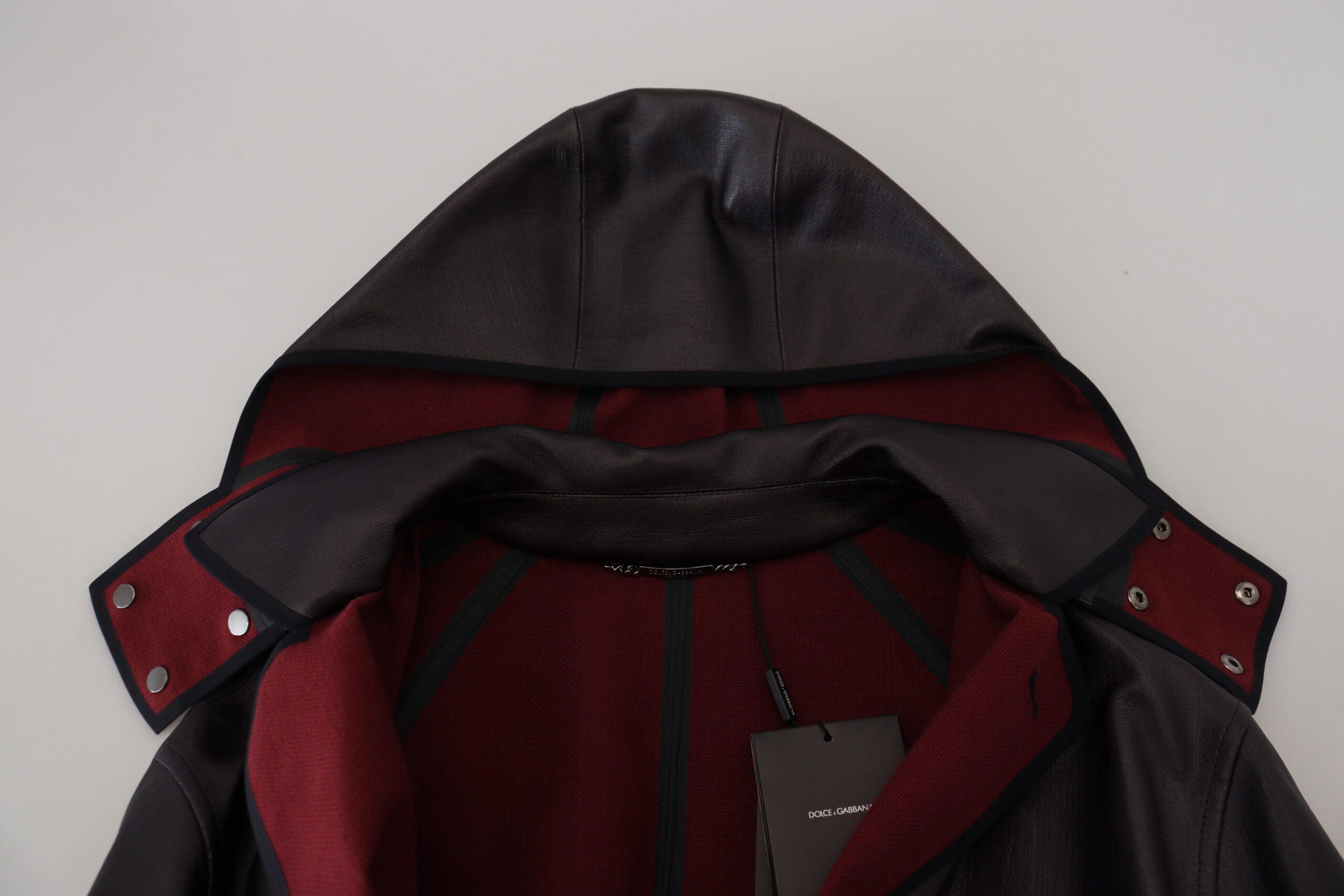 Dolce &amp; Gabbana Eleganter Parka mit Kapuze in Schwarz und Bordeaux