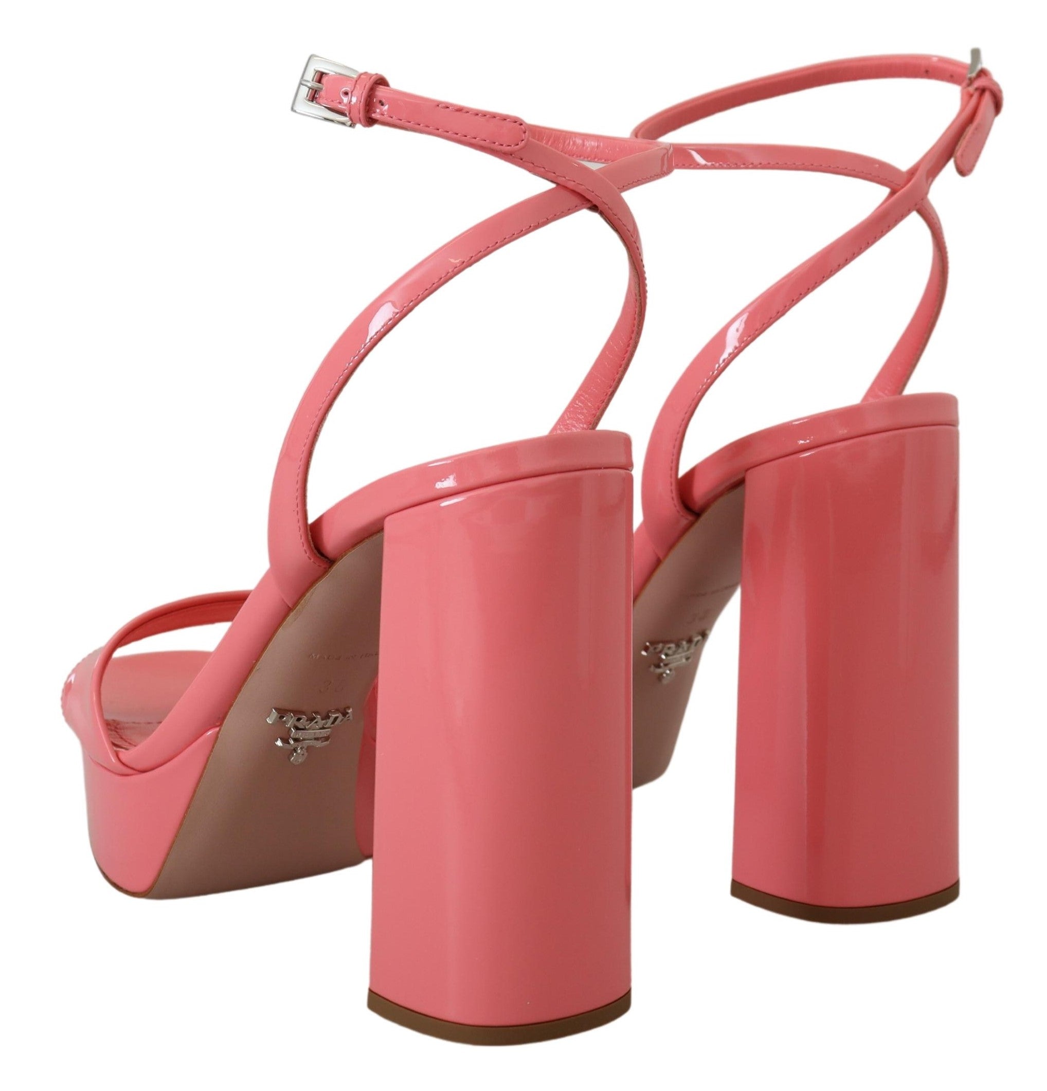 Prada Chic Plateausandalen aus rosa Lackleder