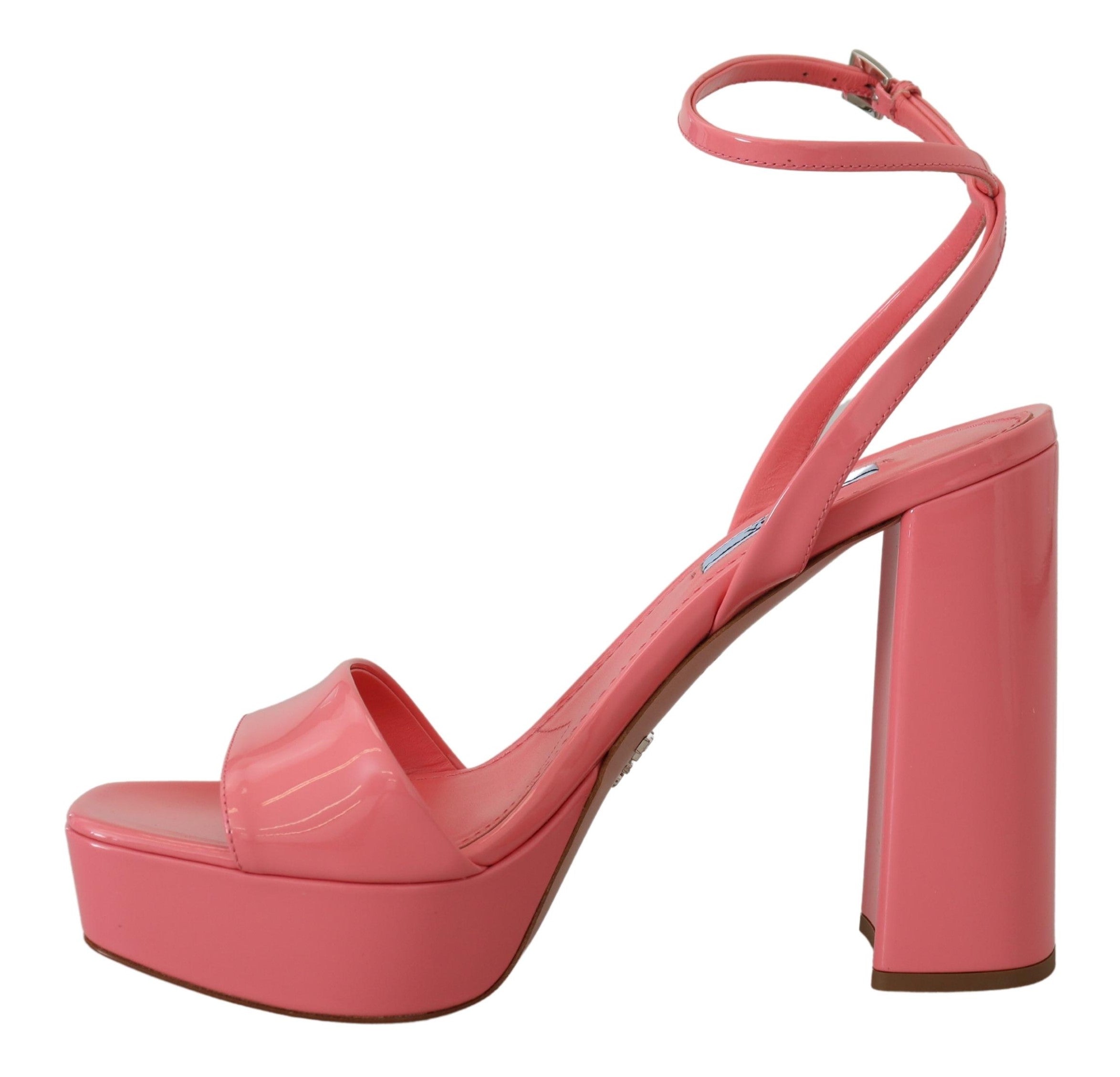 Prada Chic Plateausandalen aus rosa Lackleder