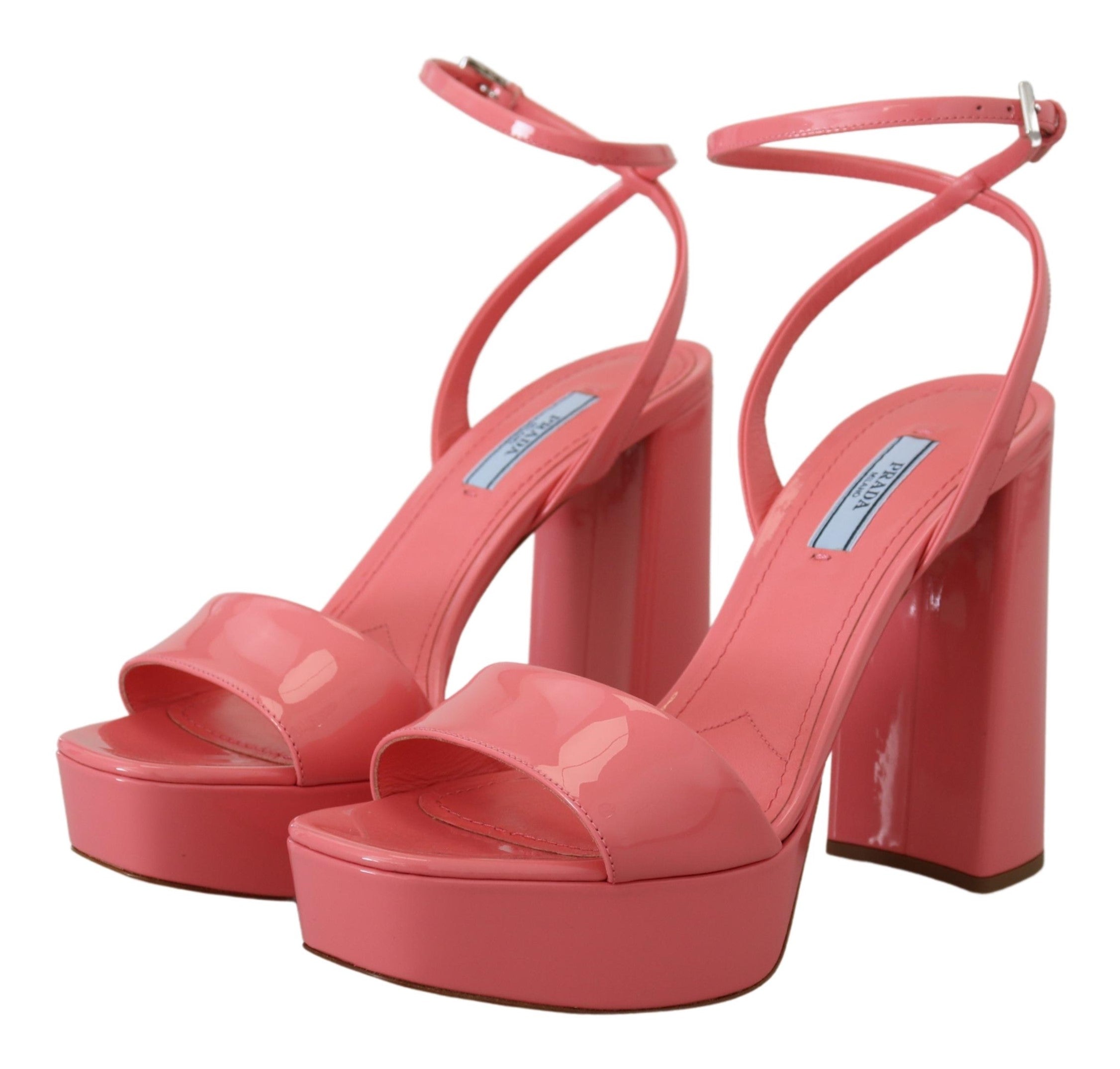 Prada Chic Plateausandalen aus rosa Lackleder