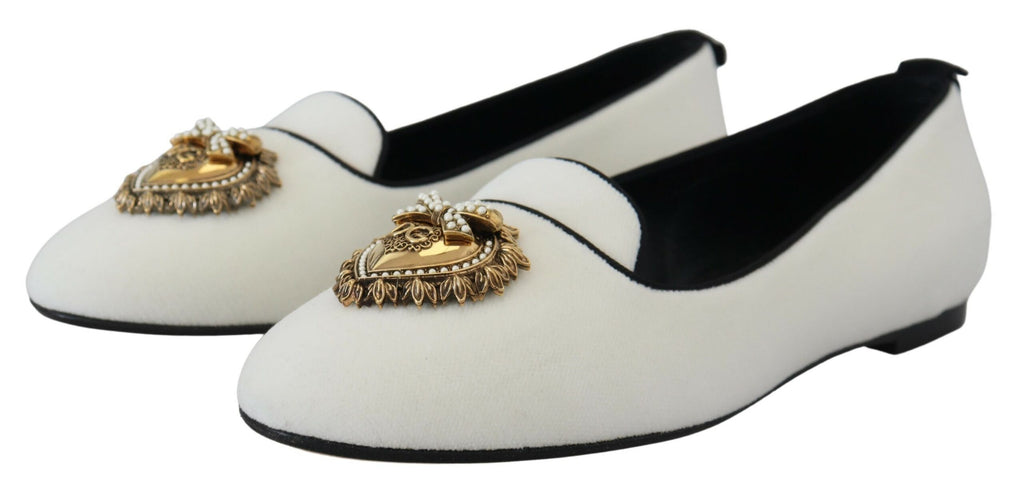 Dolce &amp; Gabbana – Elegante Loafer aus weißem Samt mit goldenem Herzdetail