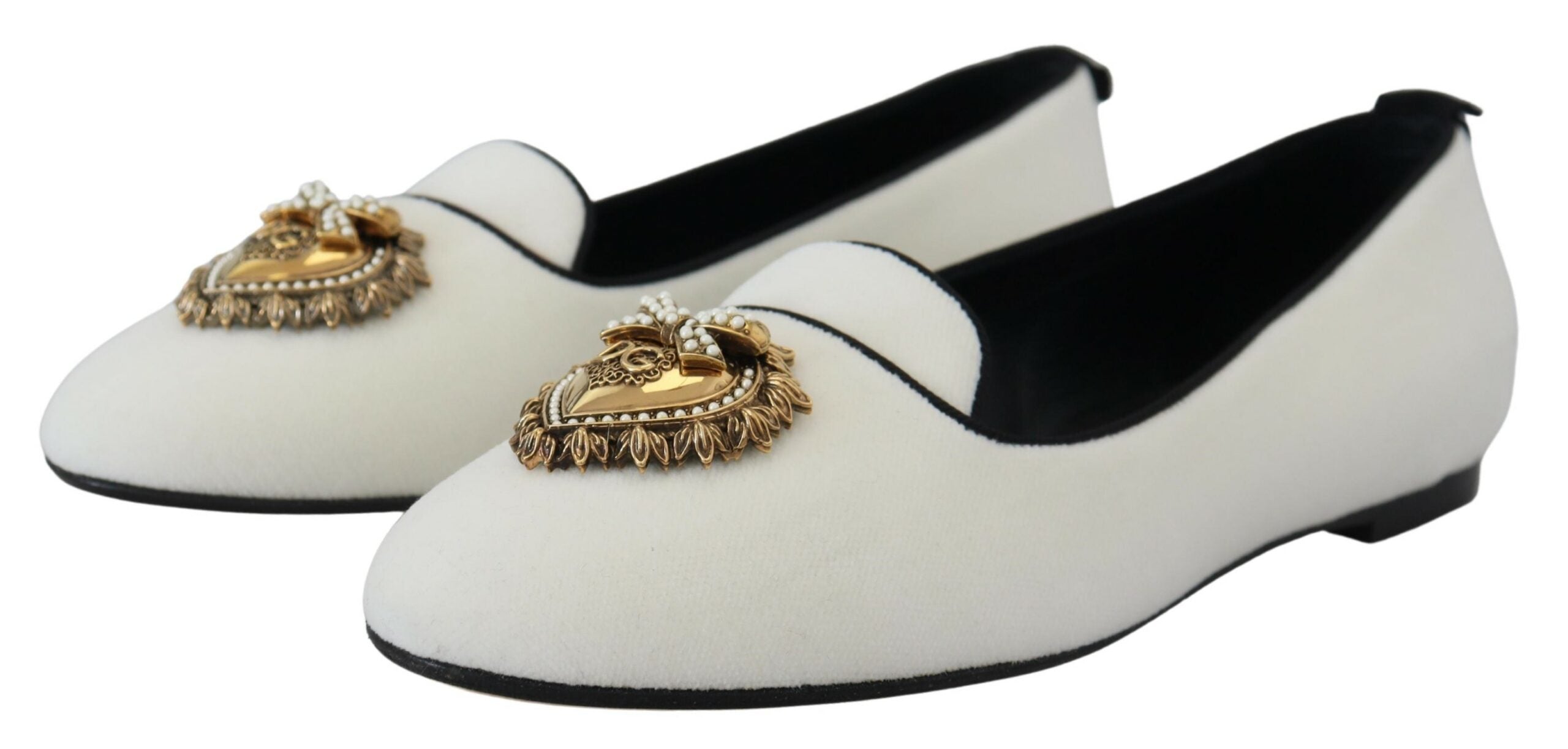 Dolce &amp; Gabbana – Elegante Loafer aus weißem Samt mit goldenem Herzdetail