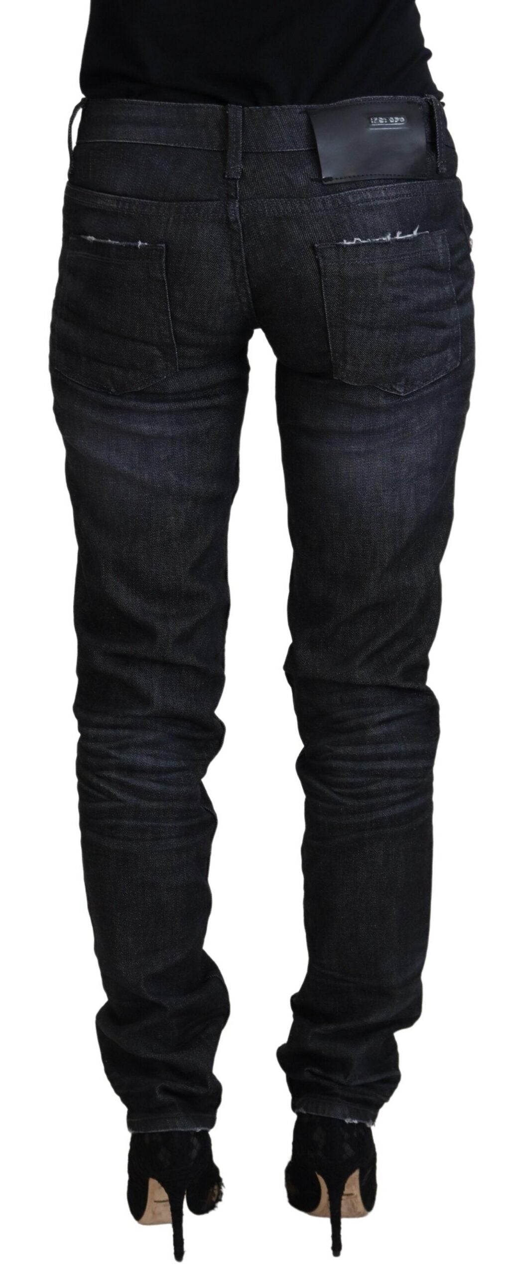 Acht Chic Schwarze, gerade geschnittene Jeans mit niedriger Taille