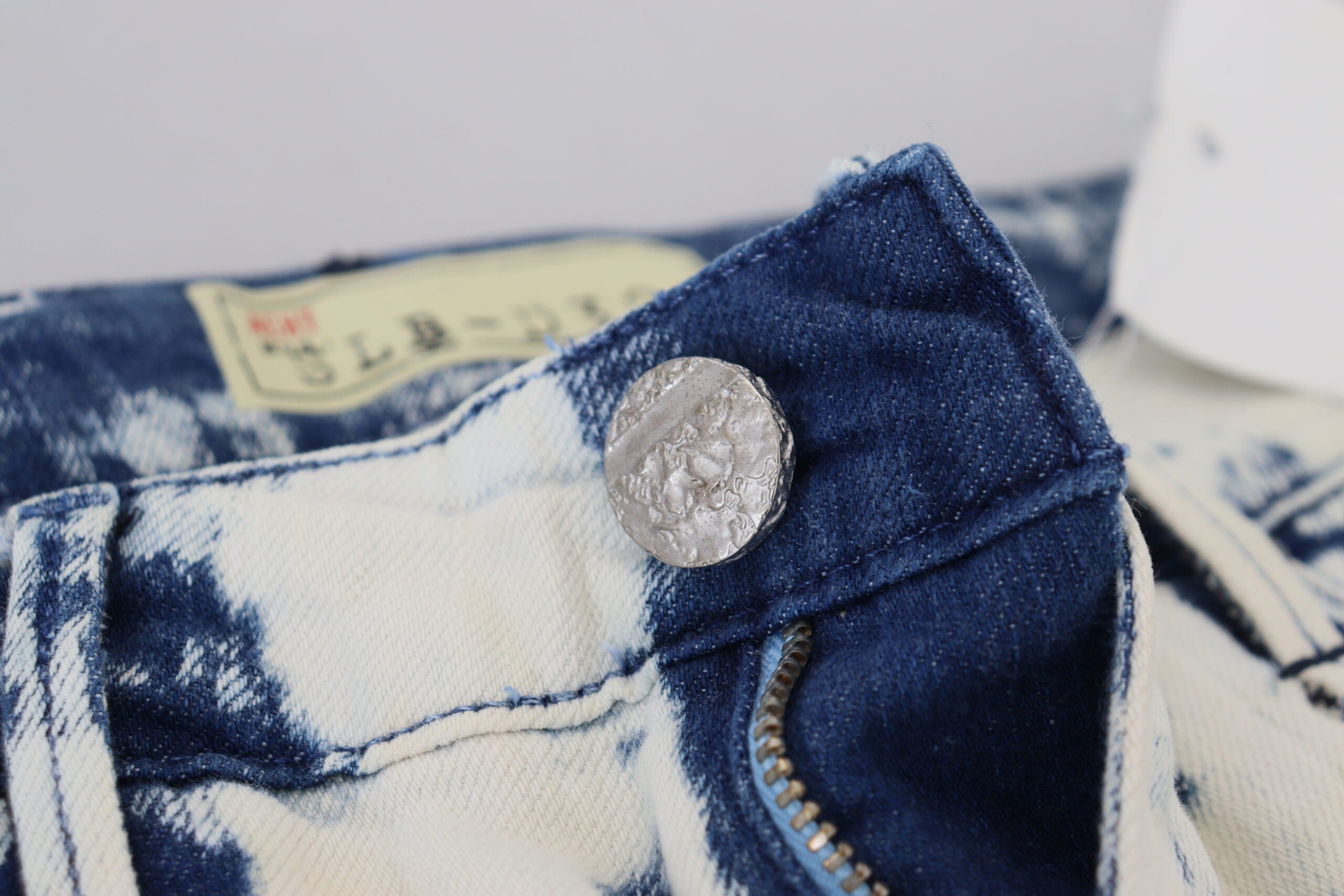 Acht Chic – Zerfetzte Skinny-Jeans mit niedriger Taille