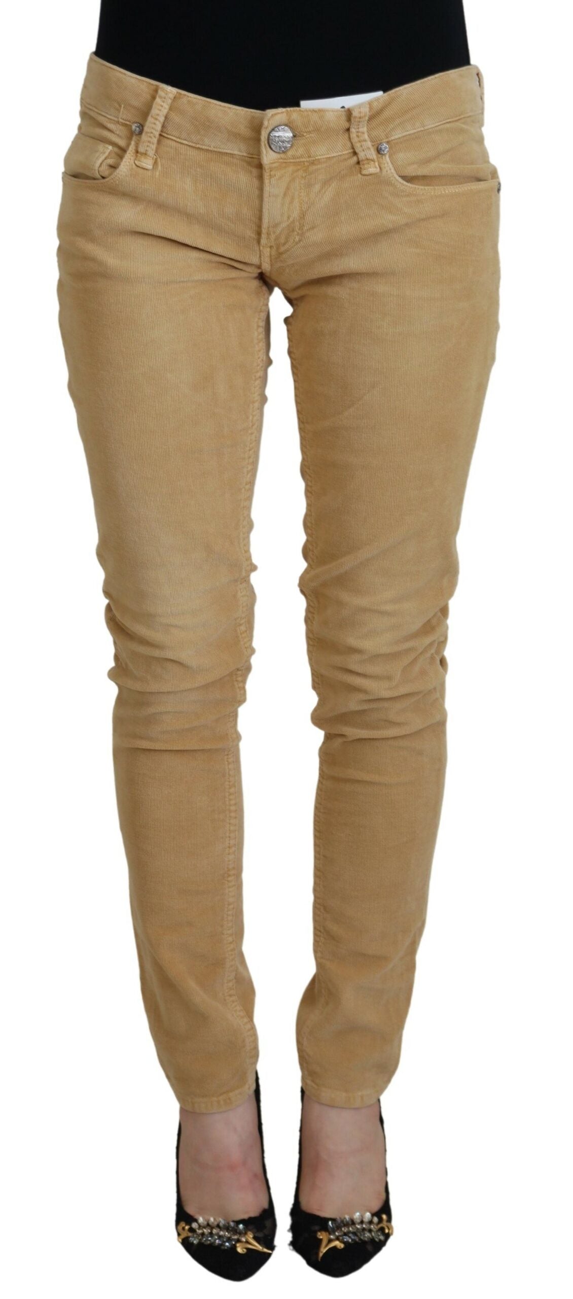 Acht Chic – Enge Cordhose mit niedriger Taille in Braun