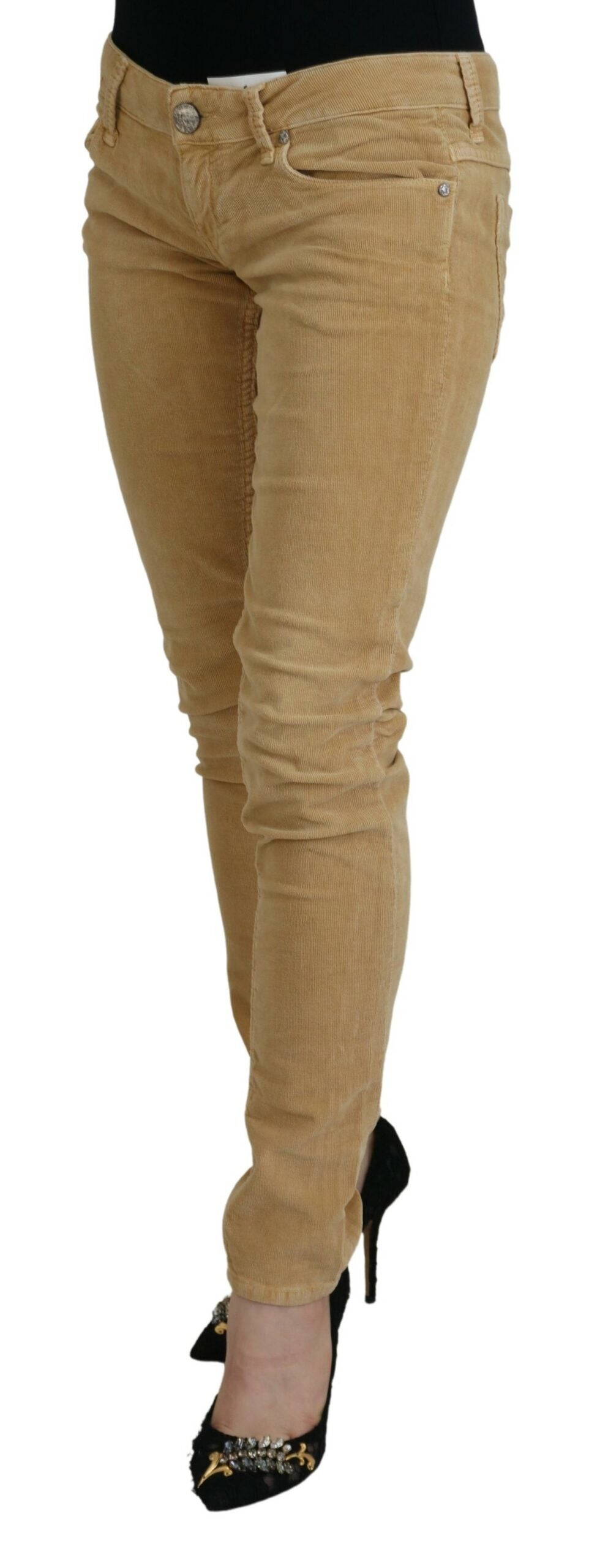 Acht Chic – Enge Cordhose mit niedriger Taille in Braun