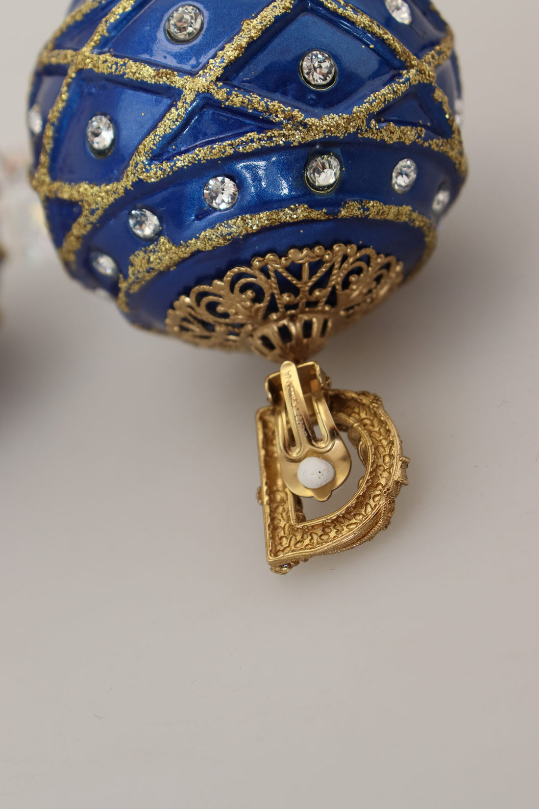 Dolce &amp; Gabbana – Elegante, baumelnde Weihnachtskugel-Ohrringe mit Kristallen