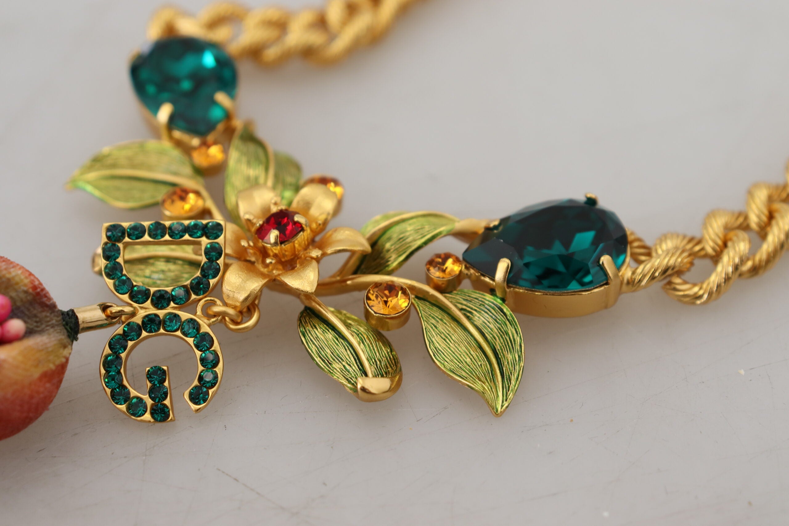 Dolce &amp; Gabbana Elegante goldfarbene Halskette mit Blumen und Früchten
