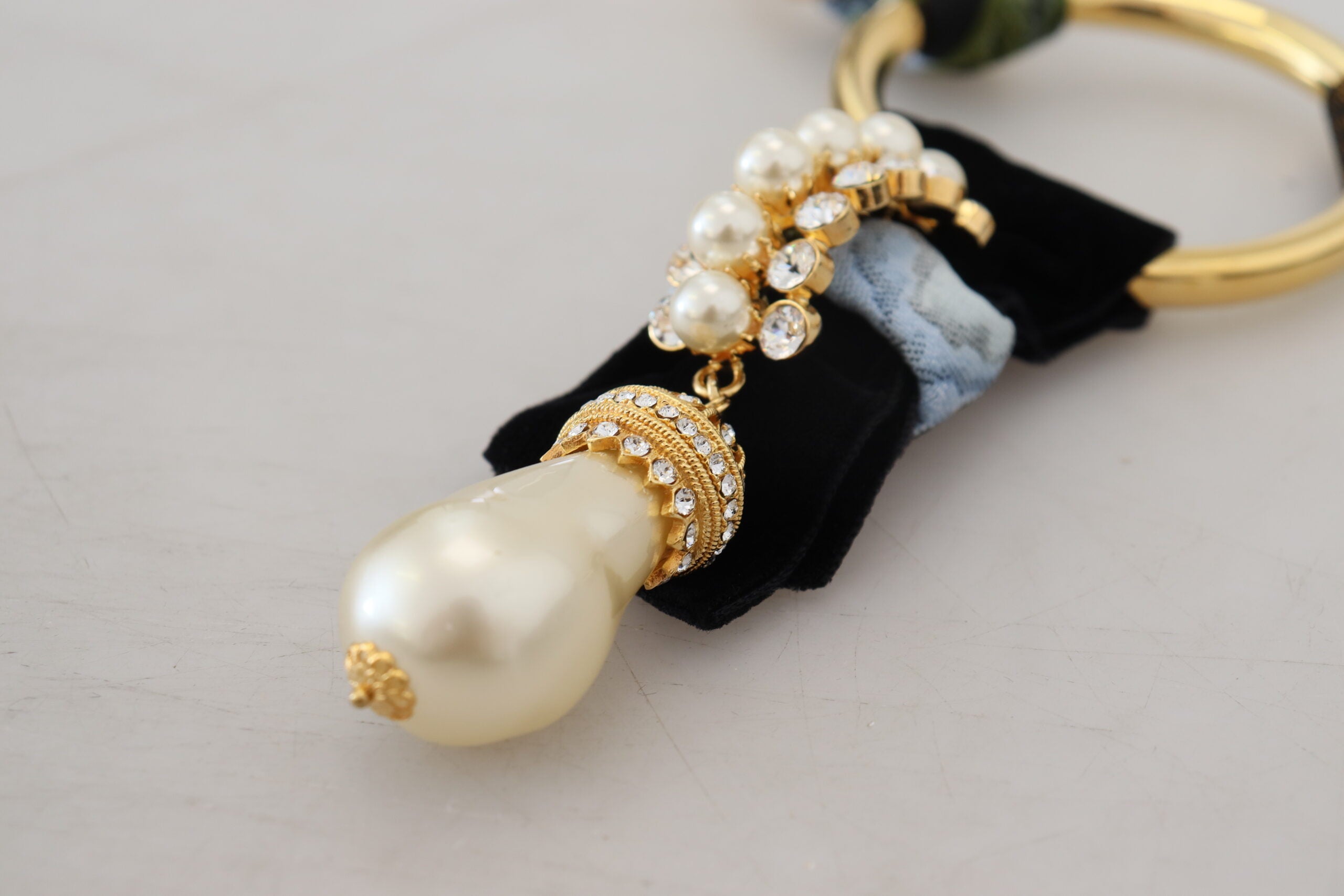 Dolce &amp; Gabbana Elegante Statement-Halskette mit Perlen aus goldenem Messing