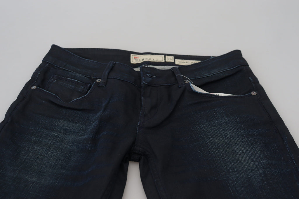 Acht Slim Fit Jeans aus Baumwolldenim