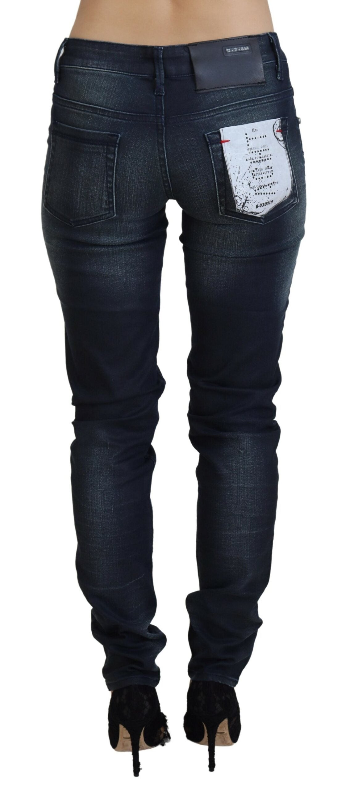 Acht Chic Slim Fit Jeans mit niedriger Taille