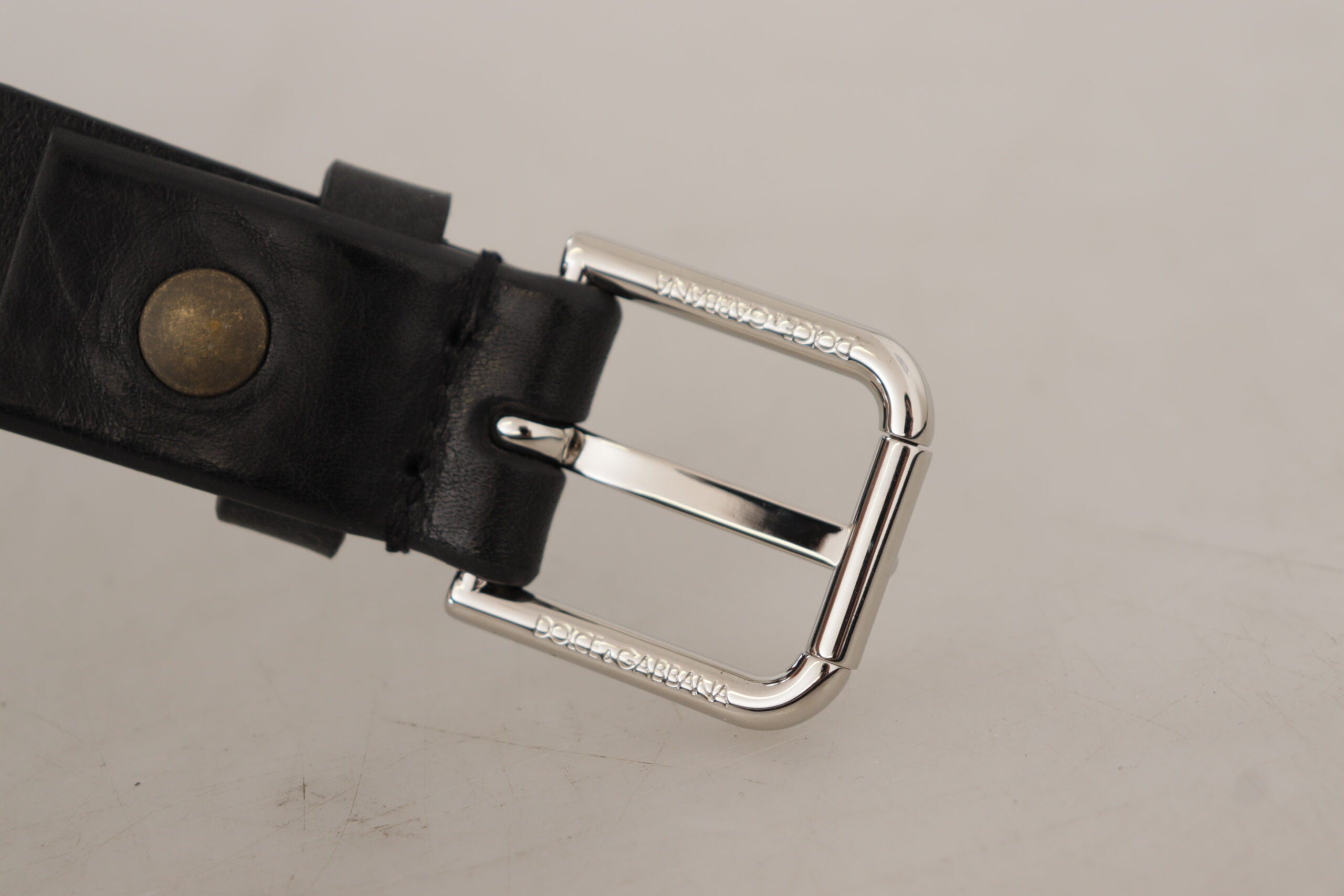 Dolce &amp; Gabbana Eleganter schwarzer Ledergürtel mit Metallschnalle