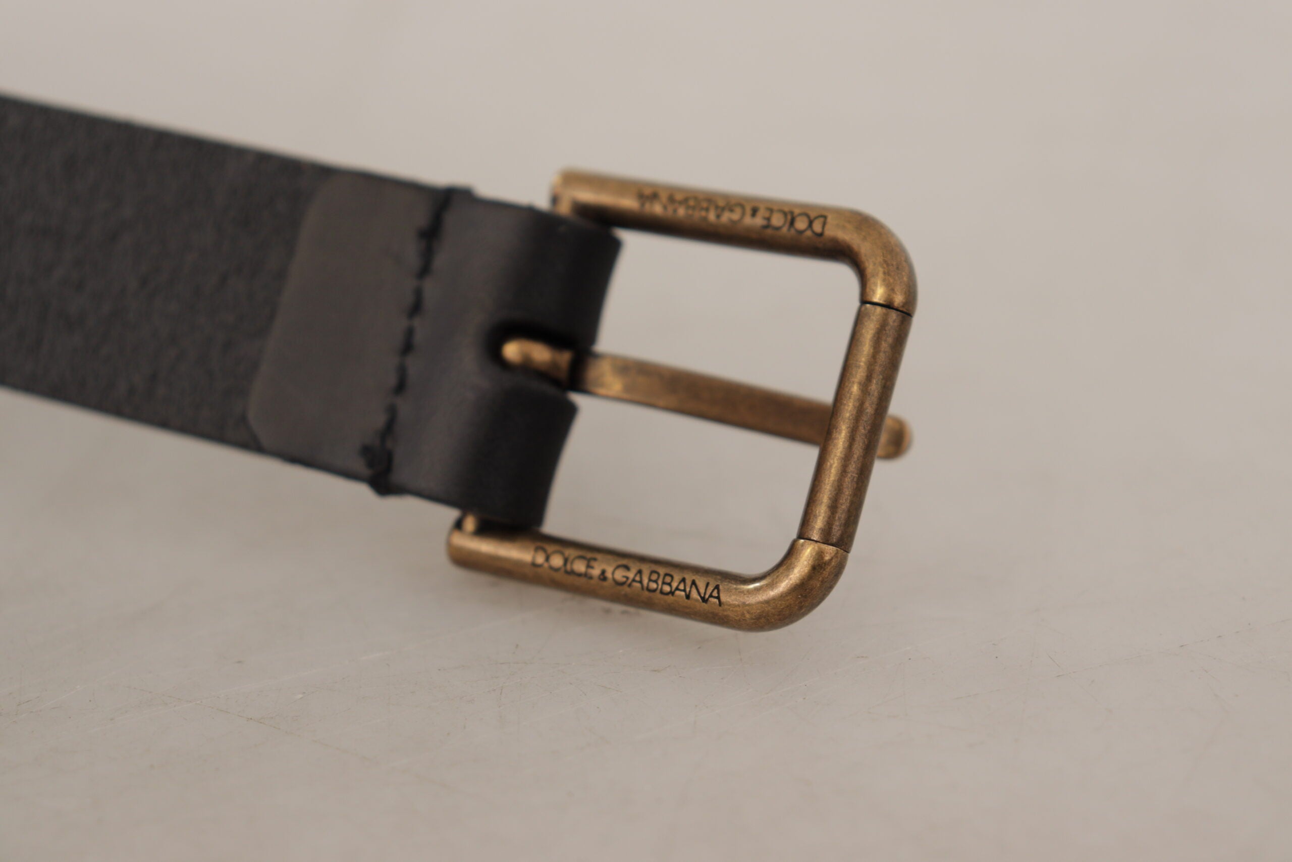 Dolce &amp; Gabbana Eleganter schwarzer Ledergürtel mit Metallschnalle