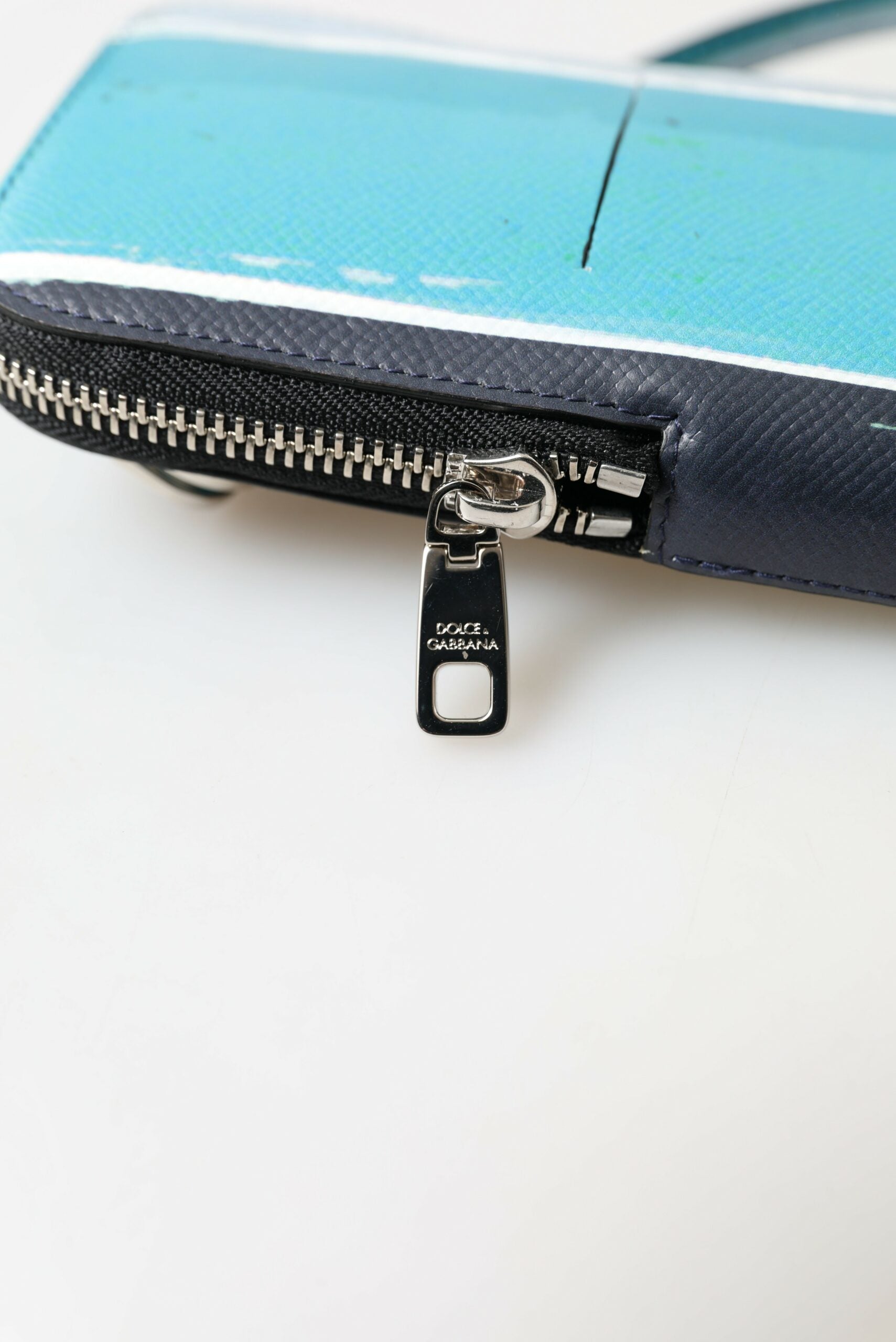 Dolce &amp; Gabbana – Elegante Crossbody-Handytasche aus Leder in Blau und Weiß