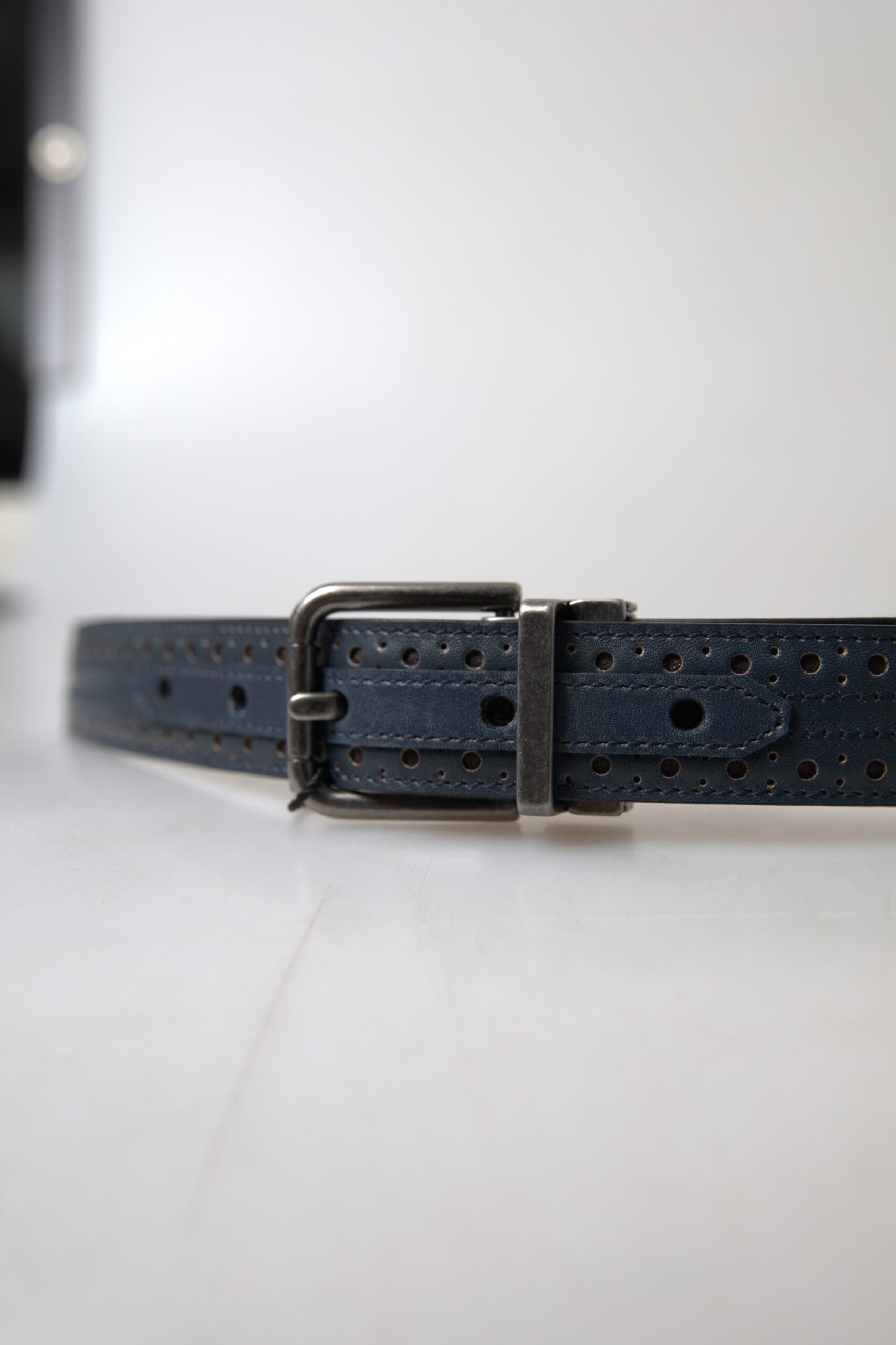 Dolce &amp; Gabbana Eleganter blauer Ledergürtel mit Metallschnalle