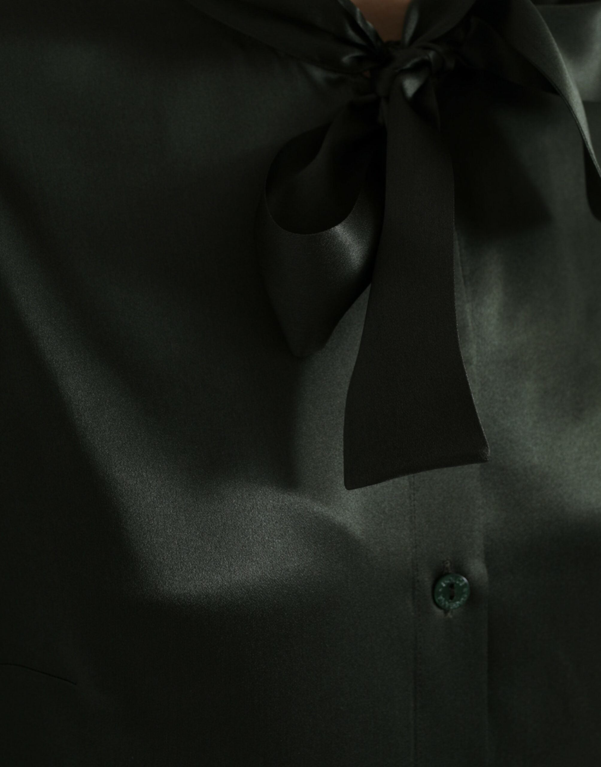 Dolce &amp; Gabbana Elegante Bluse mit Ascot-Kragen aus Seide