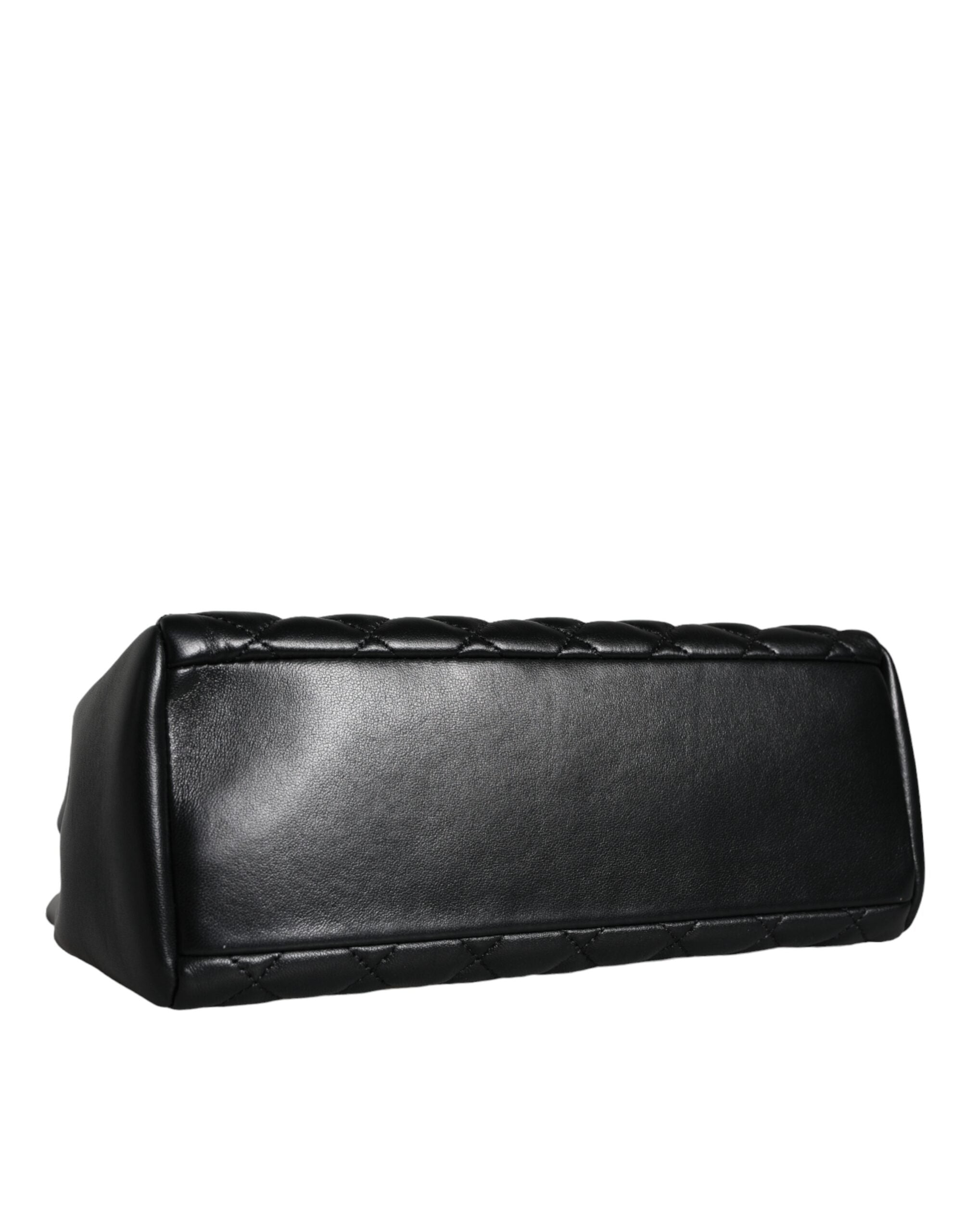 Versace – Schultertasche aus gestepptem Nappaleder mit Kettenriemen in Schwarz