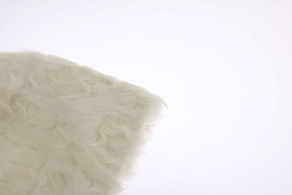 Dolce &amp; Gabbana Elegante weiße Pelzmütze Luxus Wintermütze