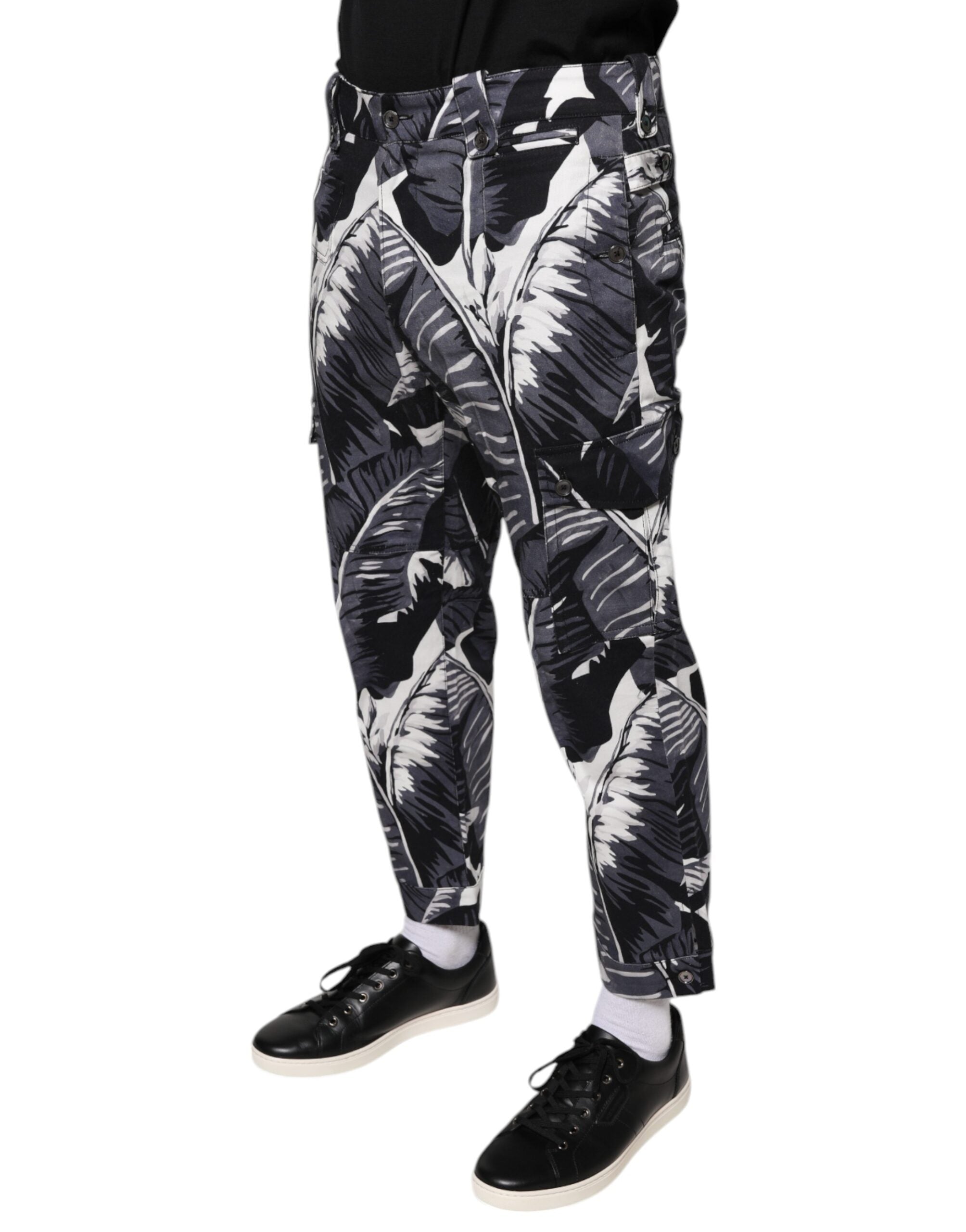 Dolce &amp; Gabbana – Caprihose aus Baumwollstretch mit Bananenblattmuster in Grau