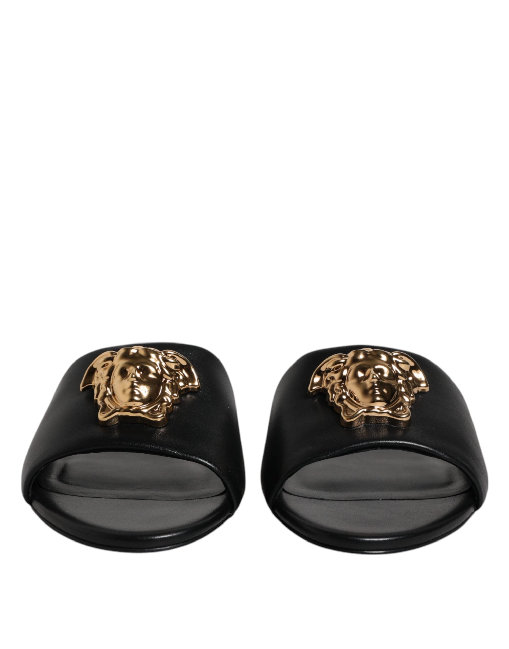 Versace – Schwarze Slipper aus Leder mit Logo-Schild