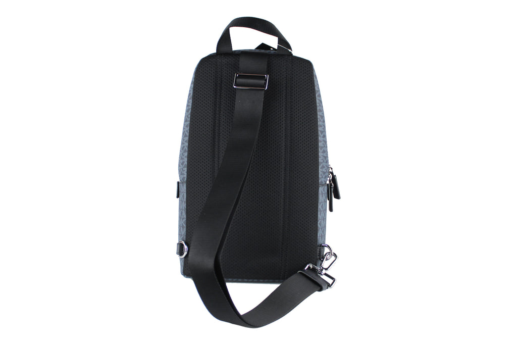 Michael Kors Cooper – Mittelgroßer, marineblauer Signature-Sling-Rucksack aus PVC