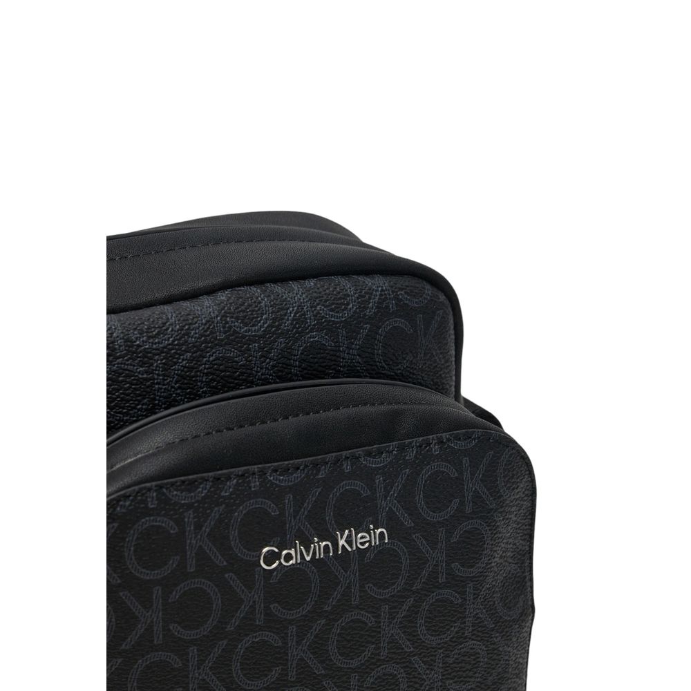 Calvin Klein – Schwarze Messenger-Tasche aus recyceltem Polyester