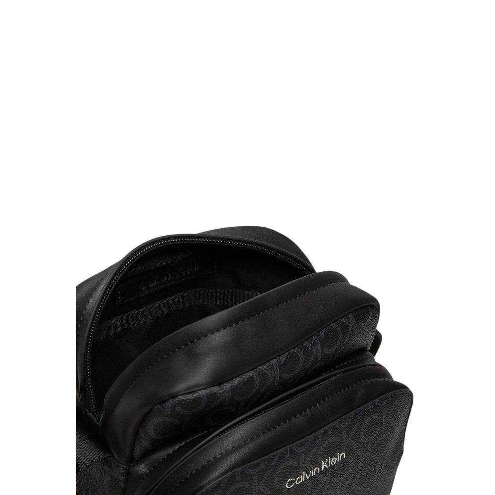 Calvin Klein – Schwarze Messenger-Tasche aus recyceltem Polyester