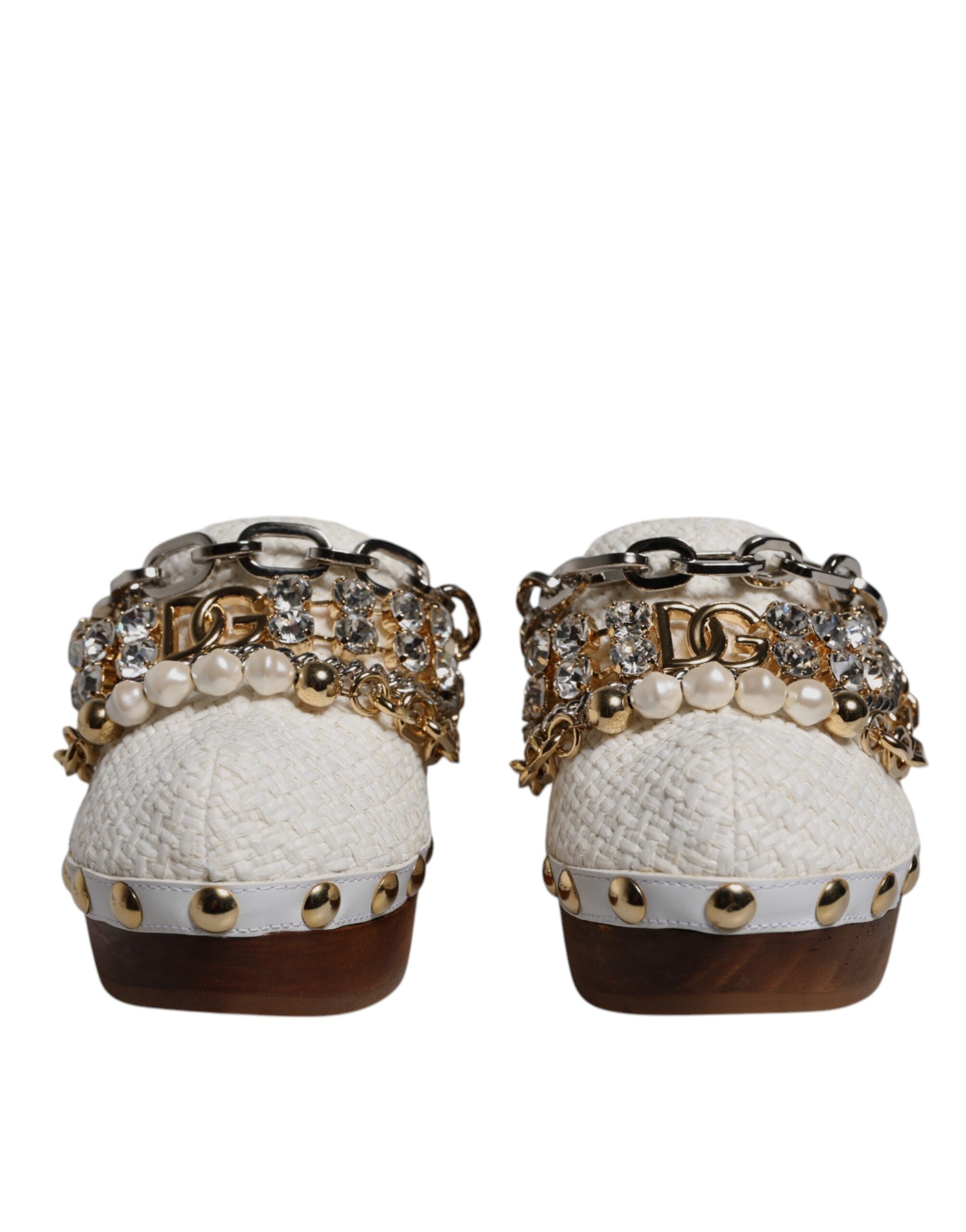 Dolce &amp; Gabbana Weiße Raffia Clogs mit Schmucksteinen besetzte Sandalen mit Kette