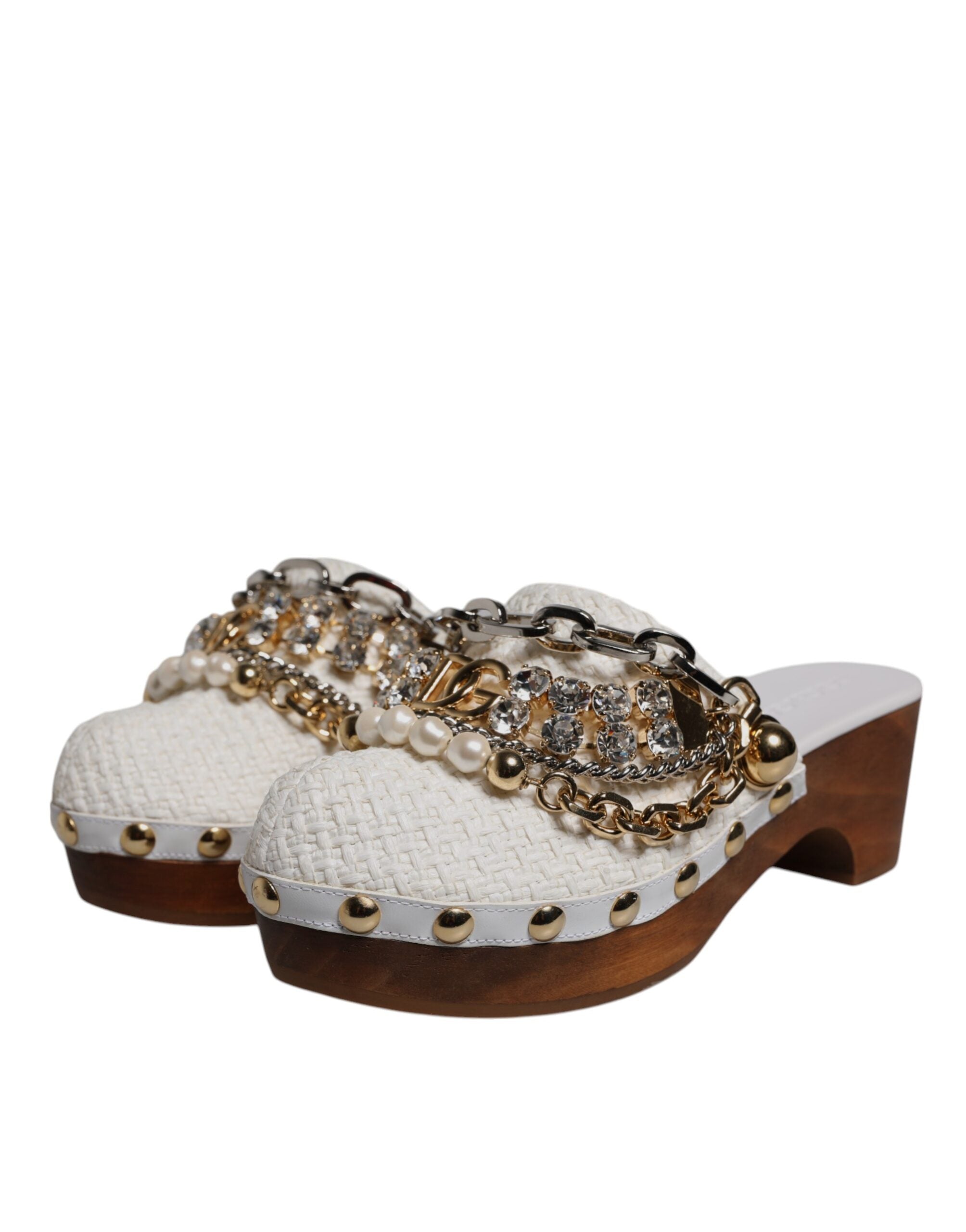 Dolce &amp; Gabbana Weiße Raffia Clogs mit Schmucksteinen besetzte Sandalen mit Kette