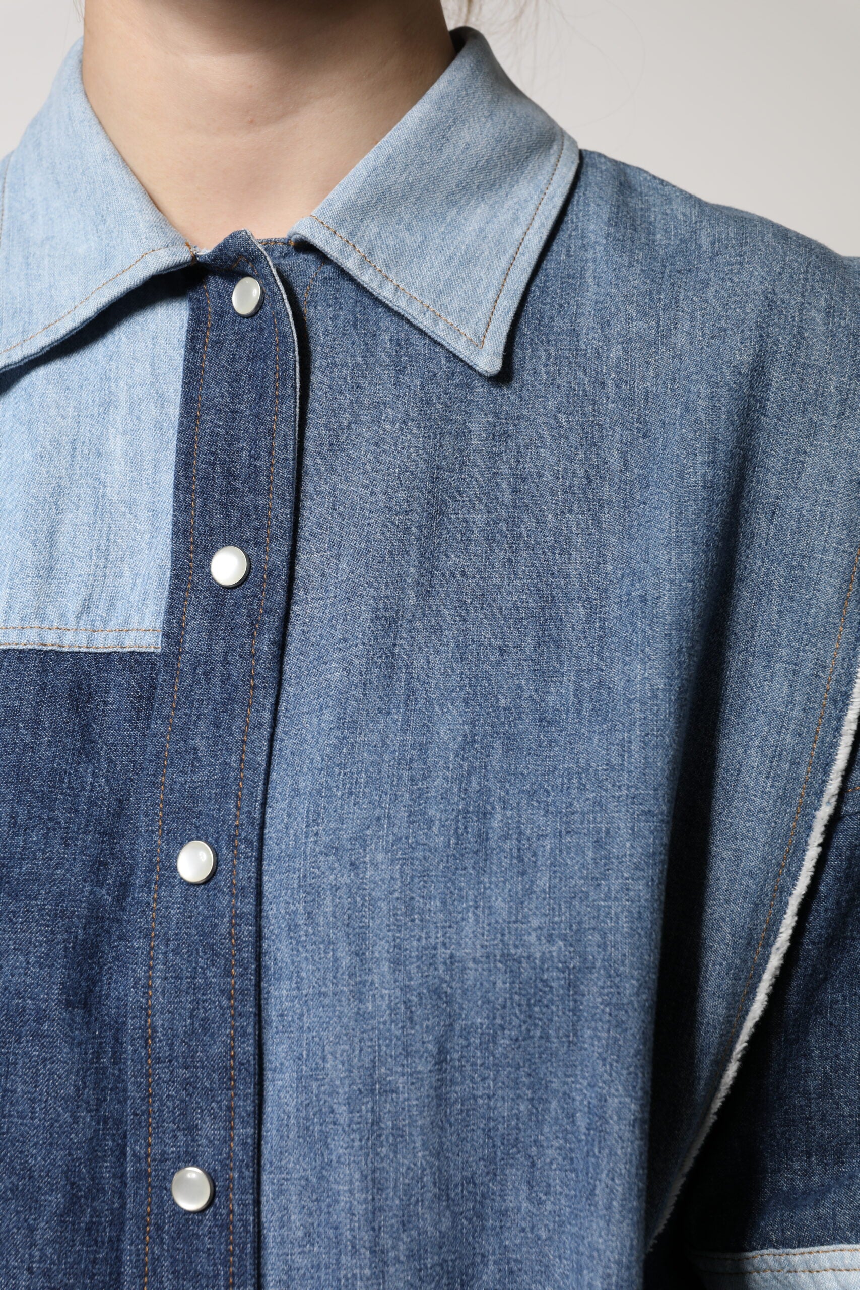 Dolce &amp; Gabbana – Blaues Langarm-Oberteil aus Baumwolle mit Knopfleiste und Kragen