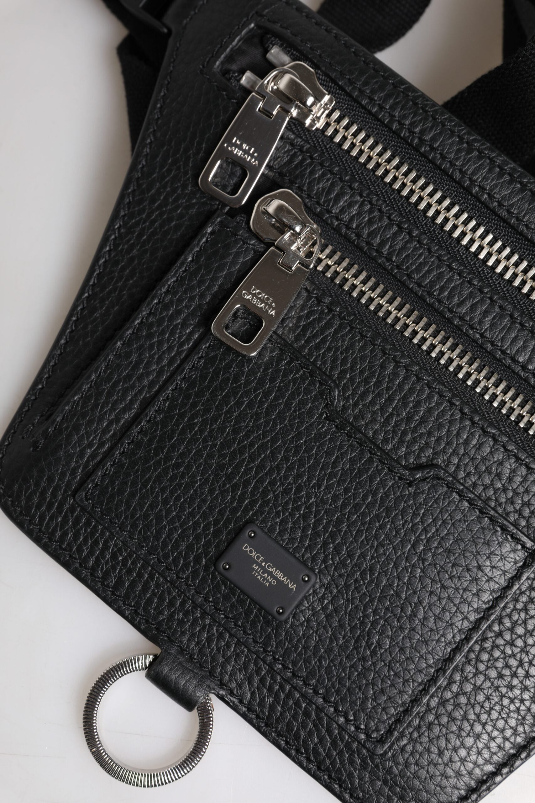 Dolce &amp; Gabbana Gürteltasche aus schwarzem Kalbsleder mit Logo-Plakette