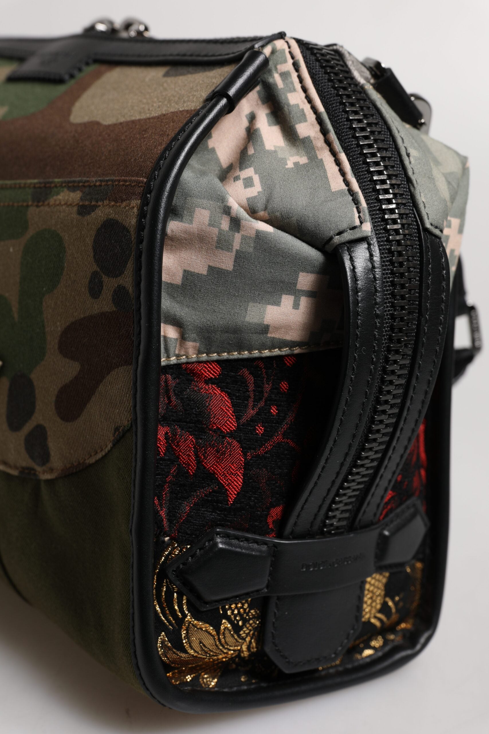 Dolce &amp; Gabbana – Mehrfarbige Umhängetasche im Camouflage-Patchwork-Stil