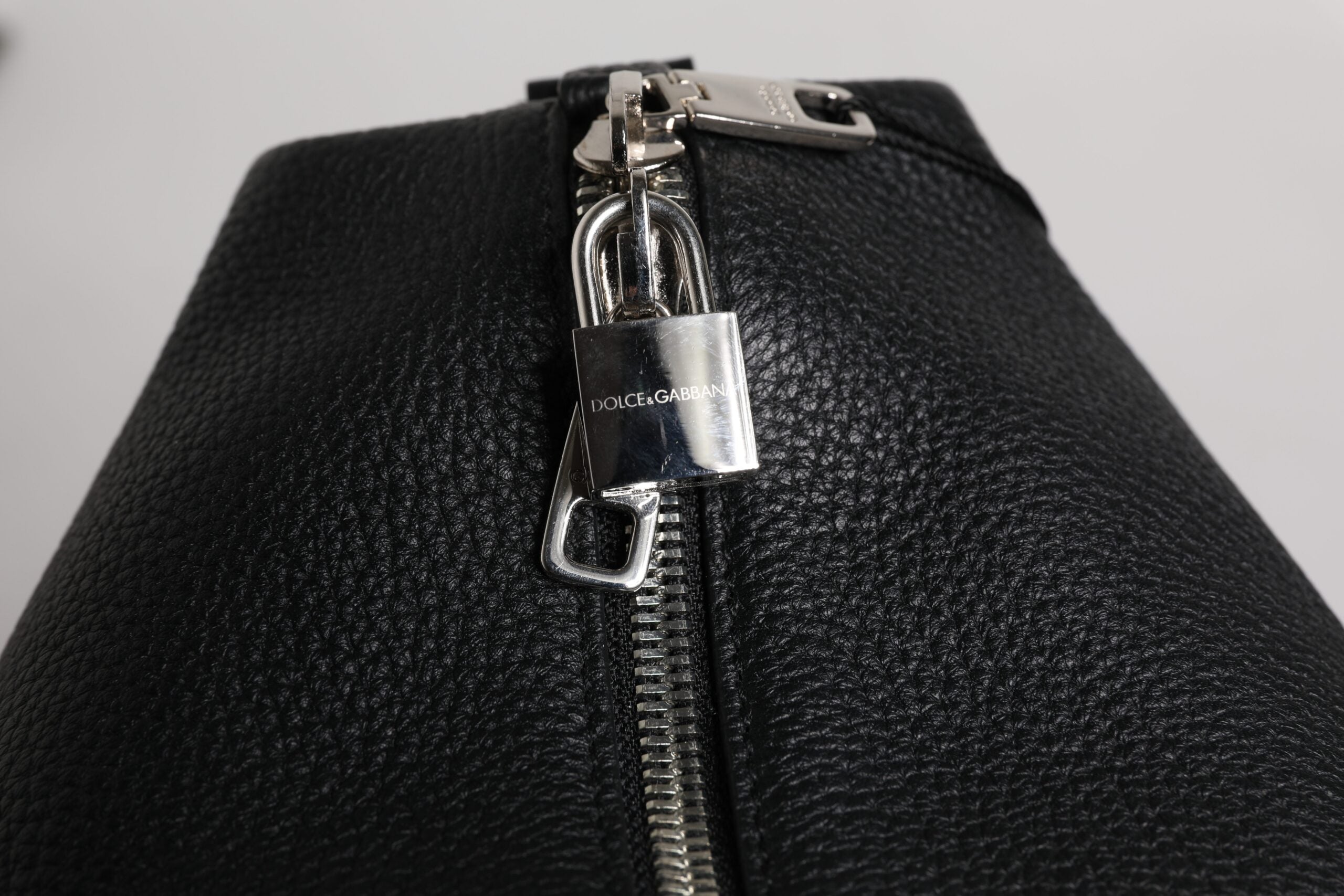 Dolce &amp; Gabbana – Reisetasche aus schwarzem Kalbsleder mit Schulterriemen
