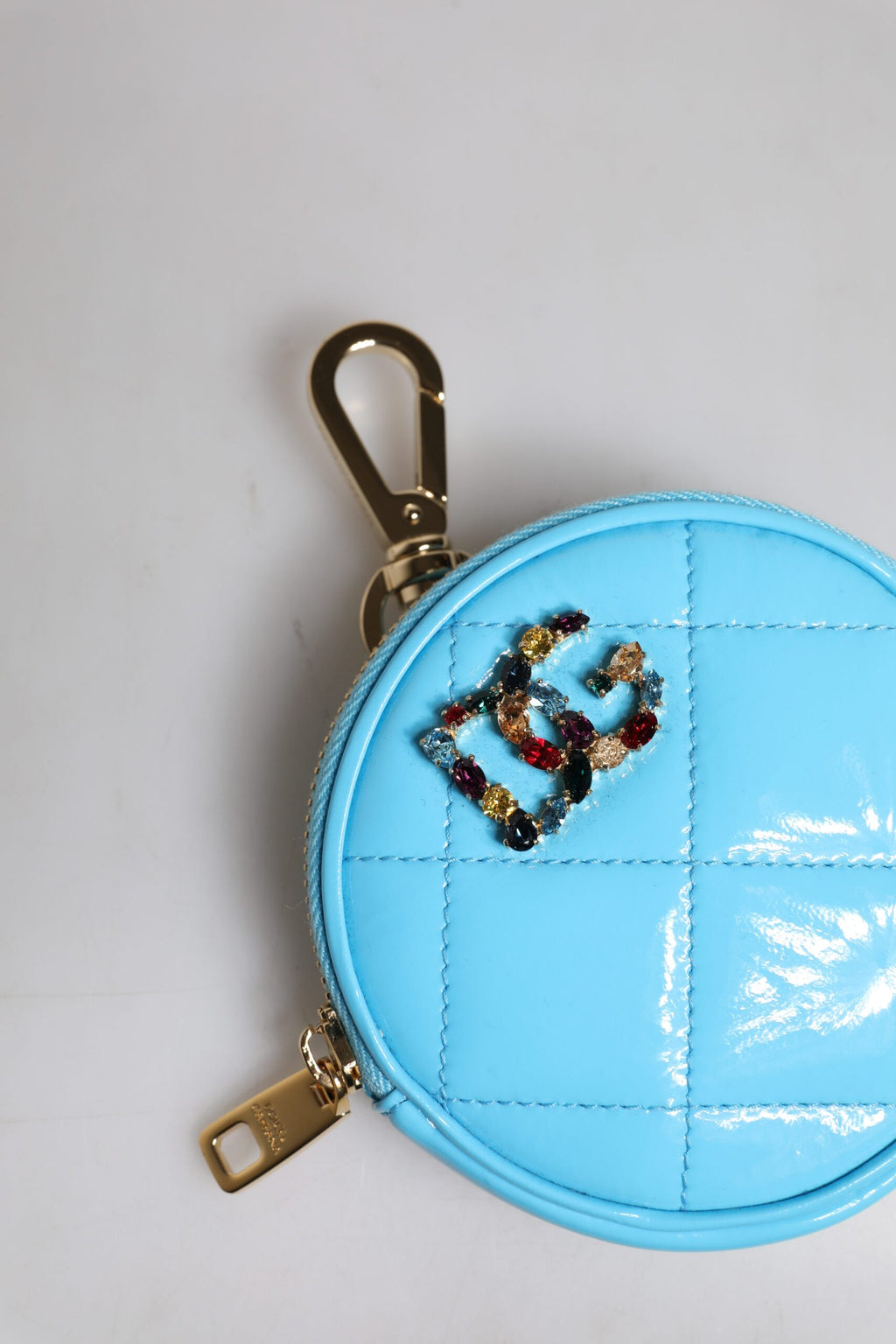 Dolce &amp; Gabbana Hellblaues rundes Münzgeldbörsen-Portemonnaie aus Lammleder mit DG-Kristallen